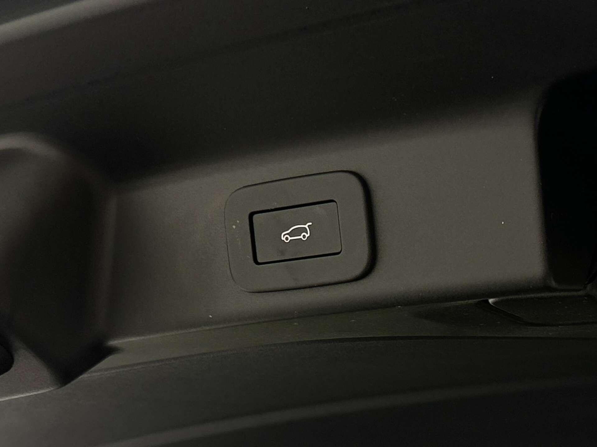 Jaguar F-Pace view 26