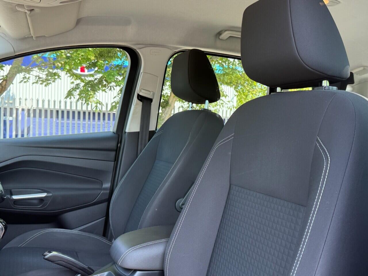Ford C-Max view 10