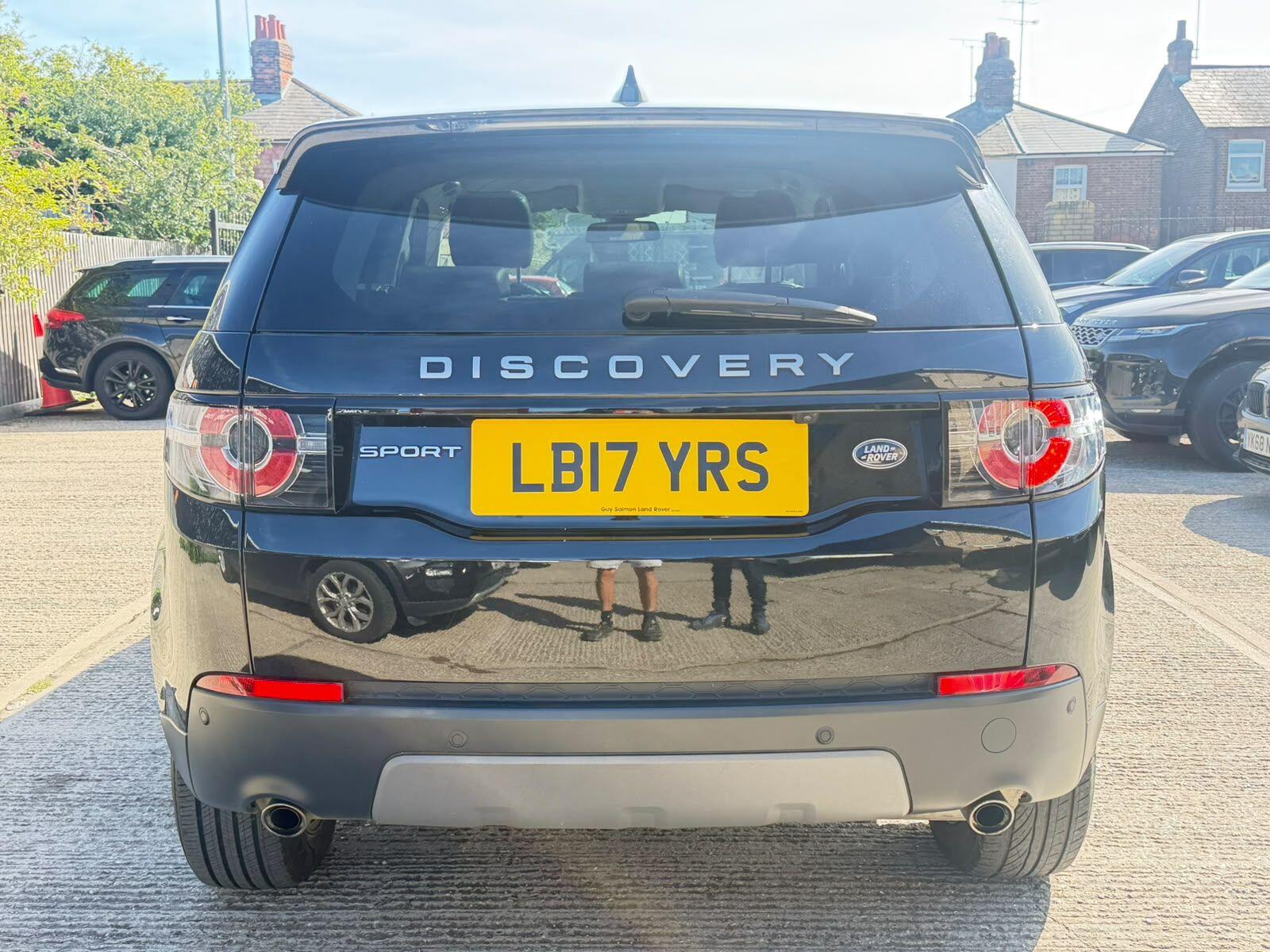 Land Rover Discovery Sport view 7