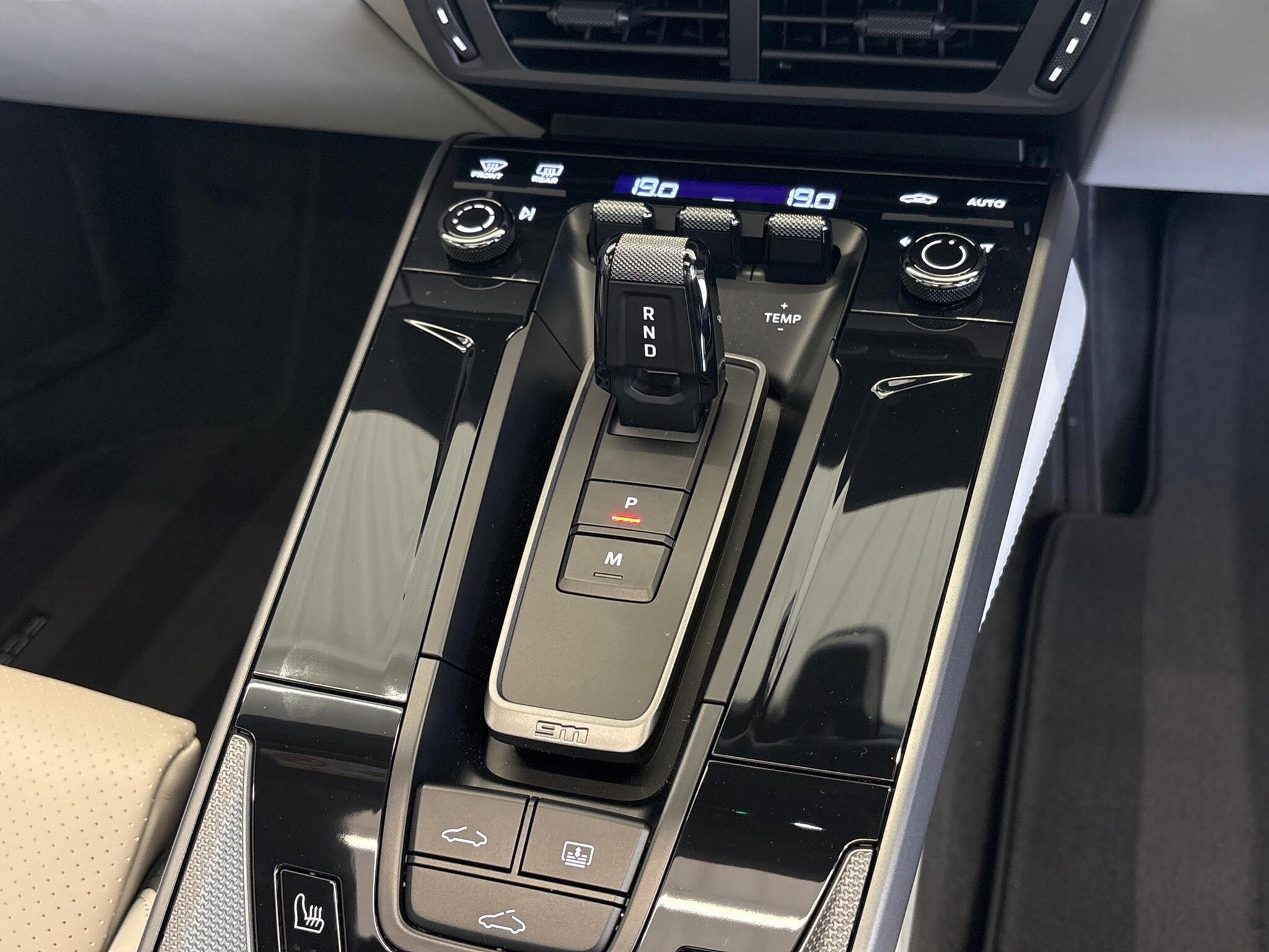 Porsche 911 view 12