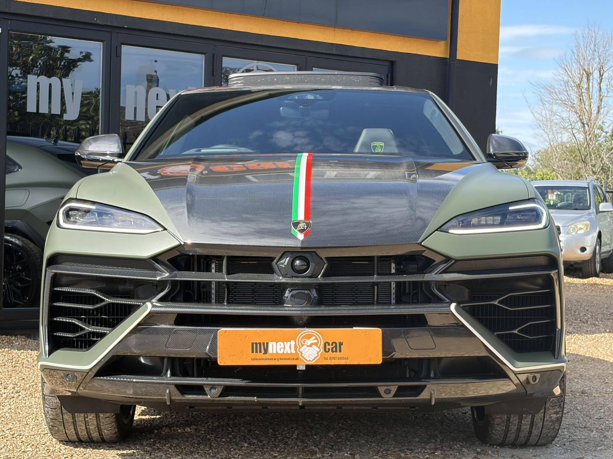 Lamborghini Urus view 3
