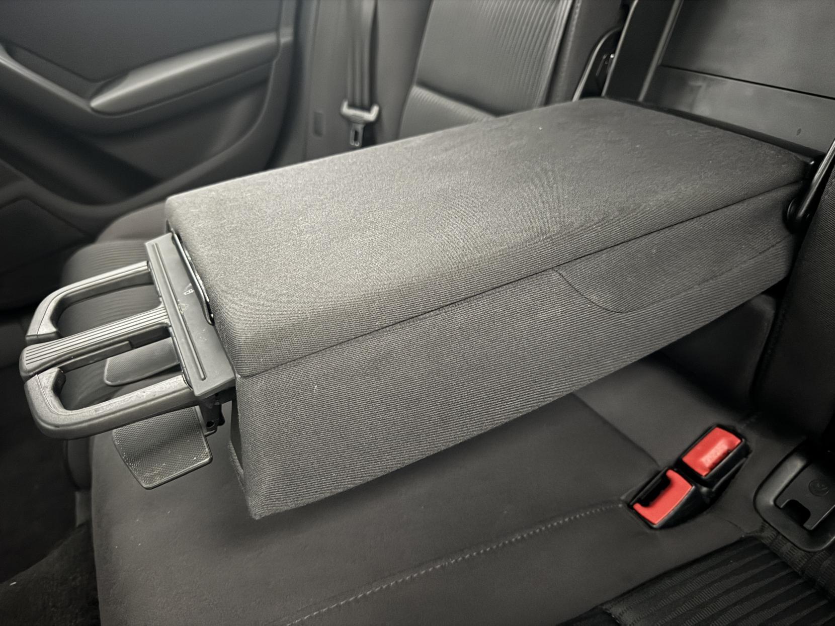 Audi A4 Avant view 57