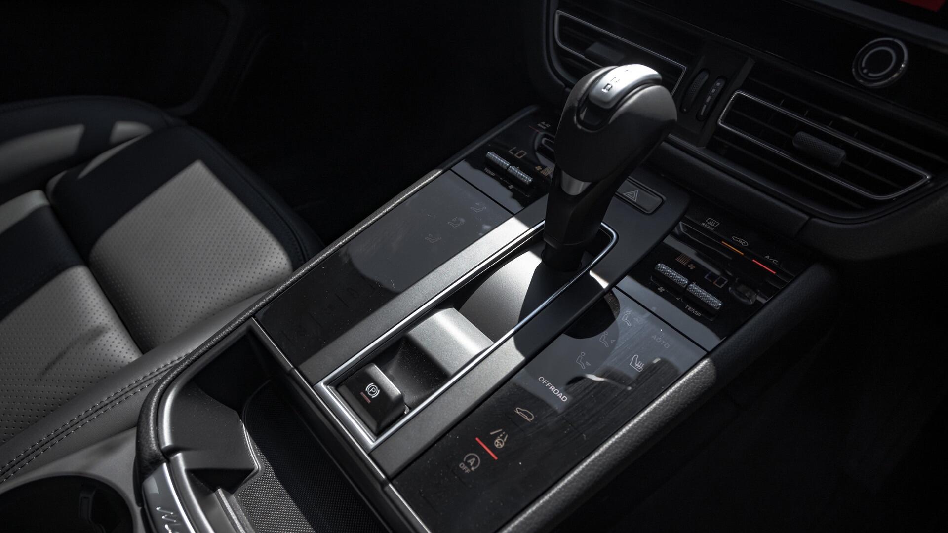 Porsche Macan view 11
