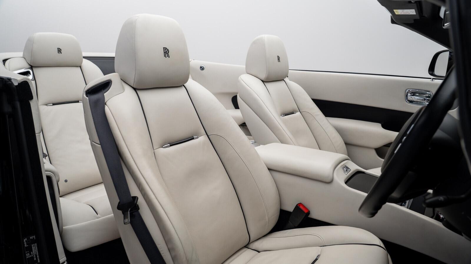Rolls-Royce Dawn view 8