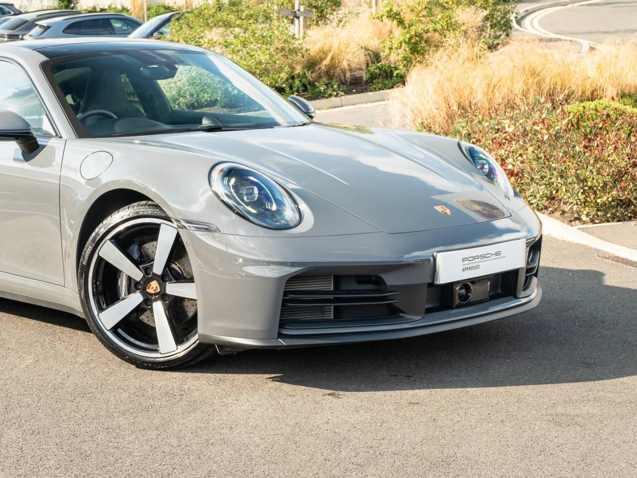 Porsche 911 view 15
