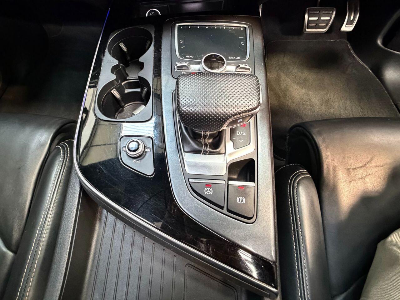 Audi Q7 view 29