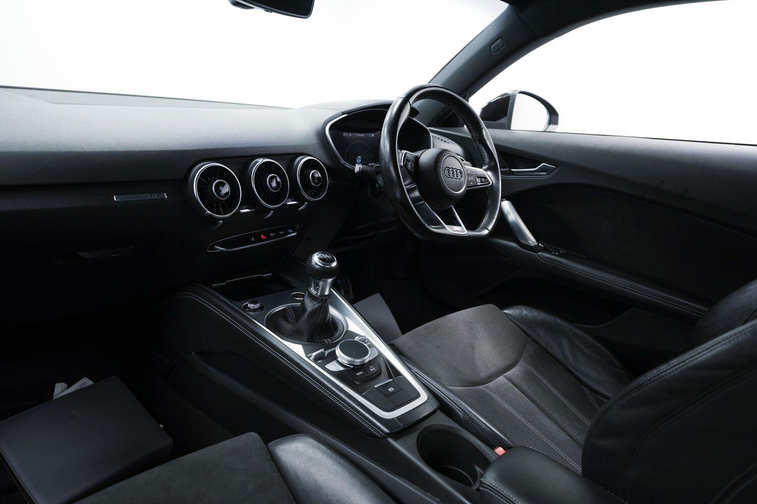 Audi TT view 20