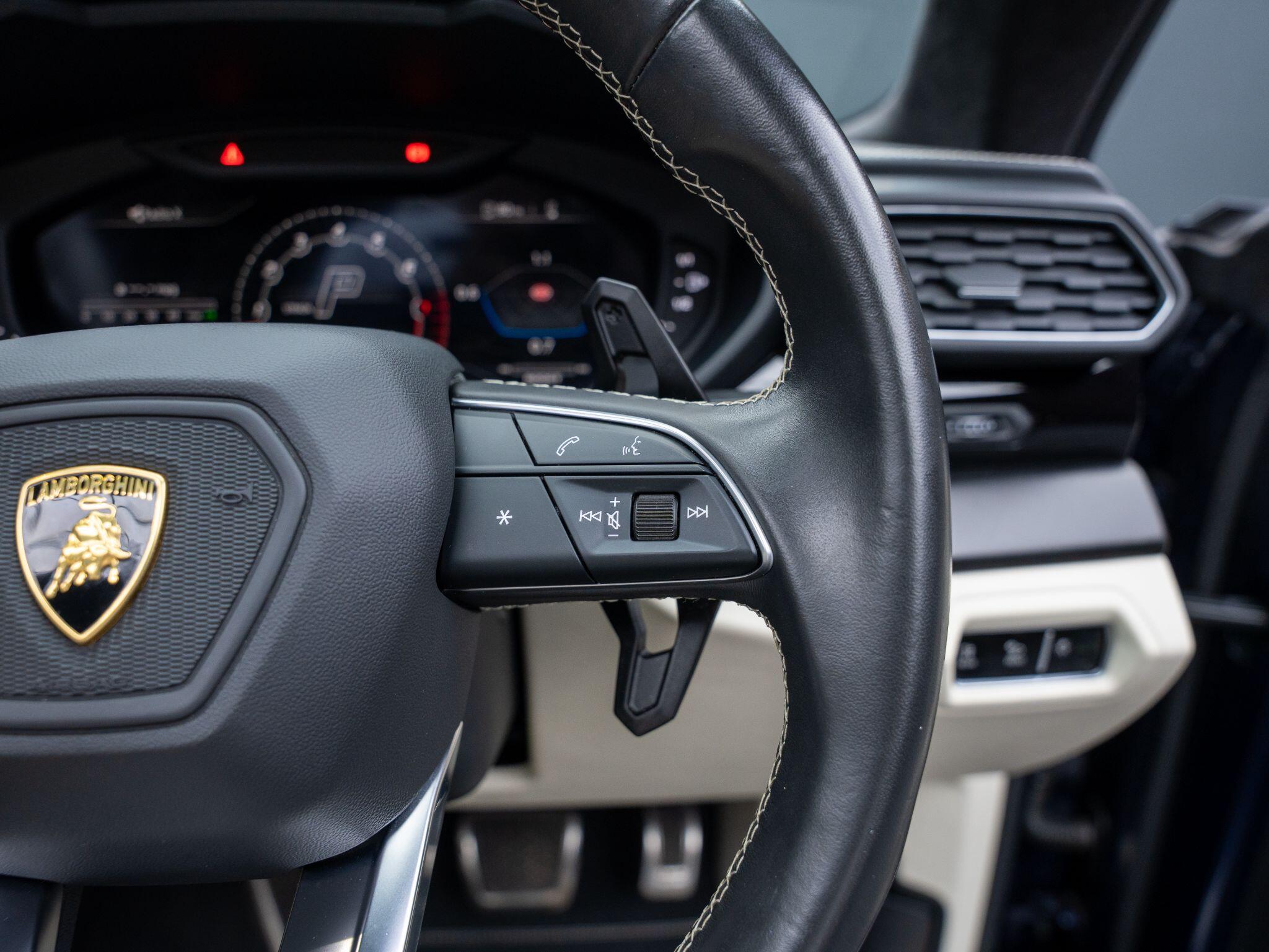 Lamborghini Urus view 20