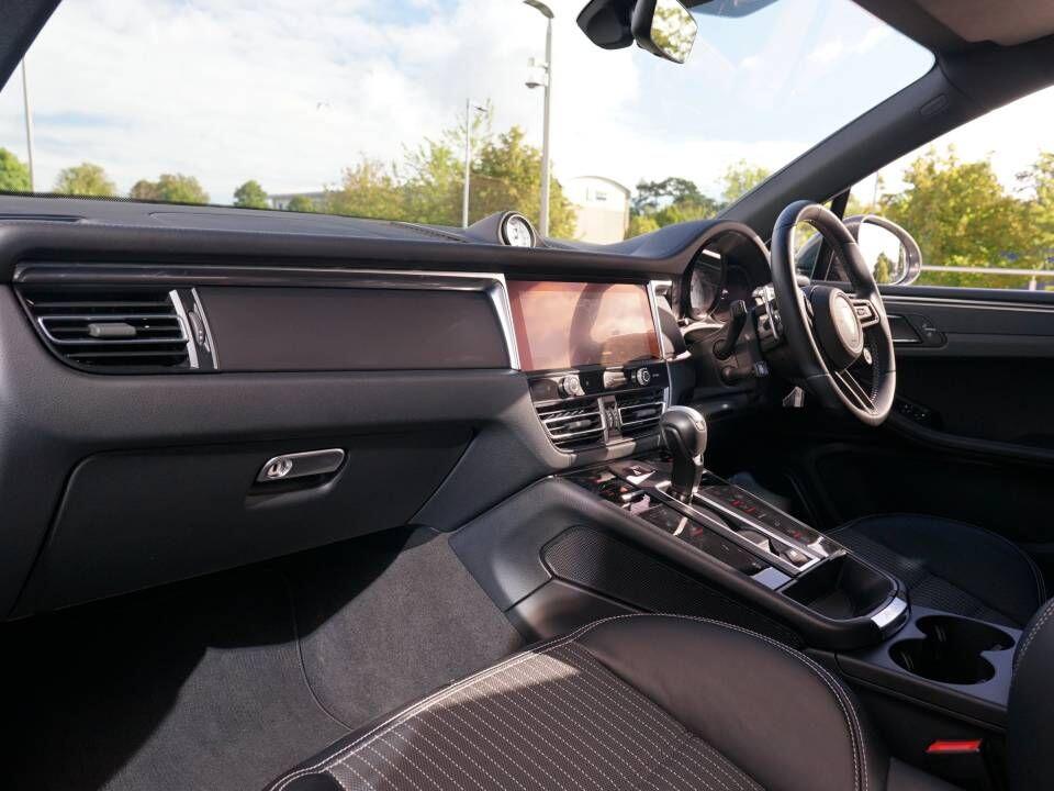Porsche Macan view 7