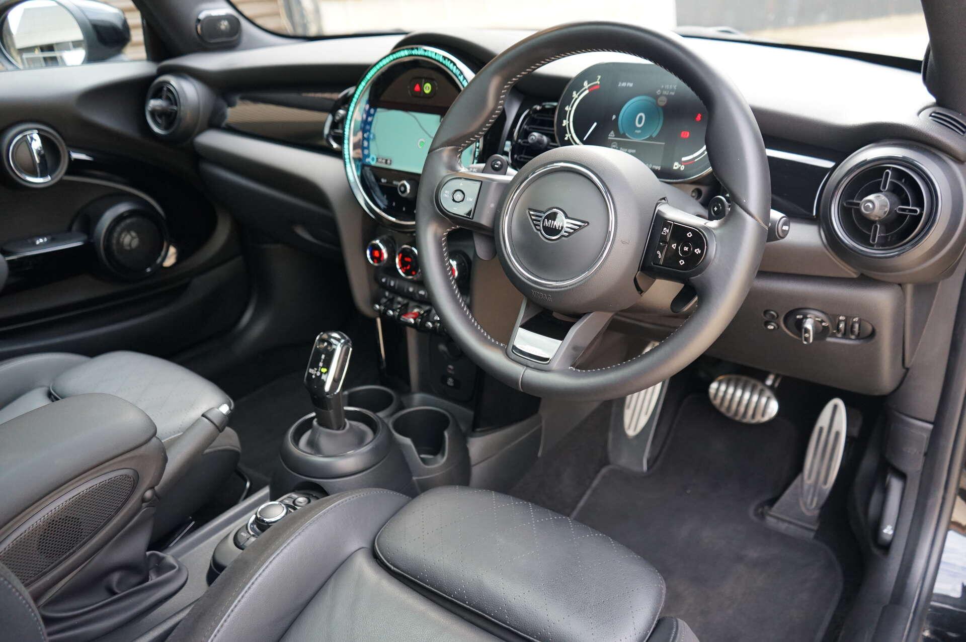 Mini Hatch view 9
