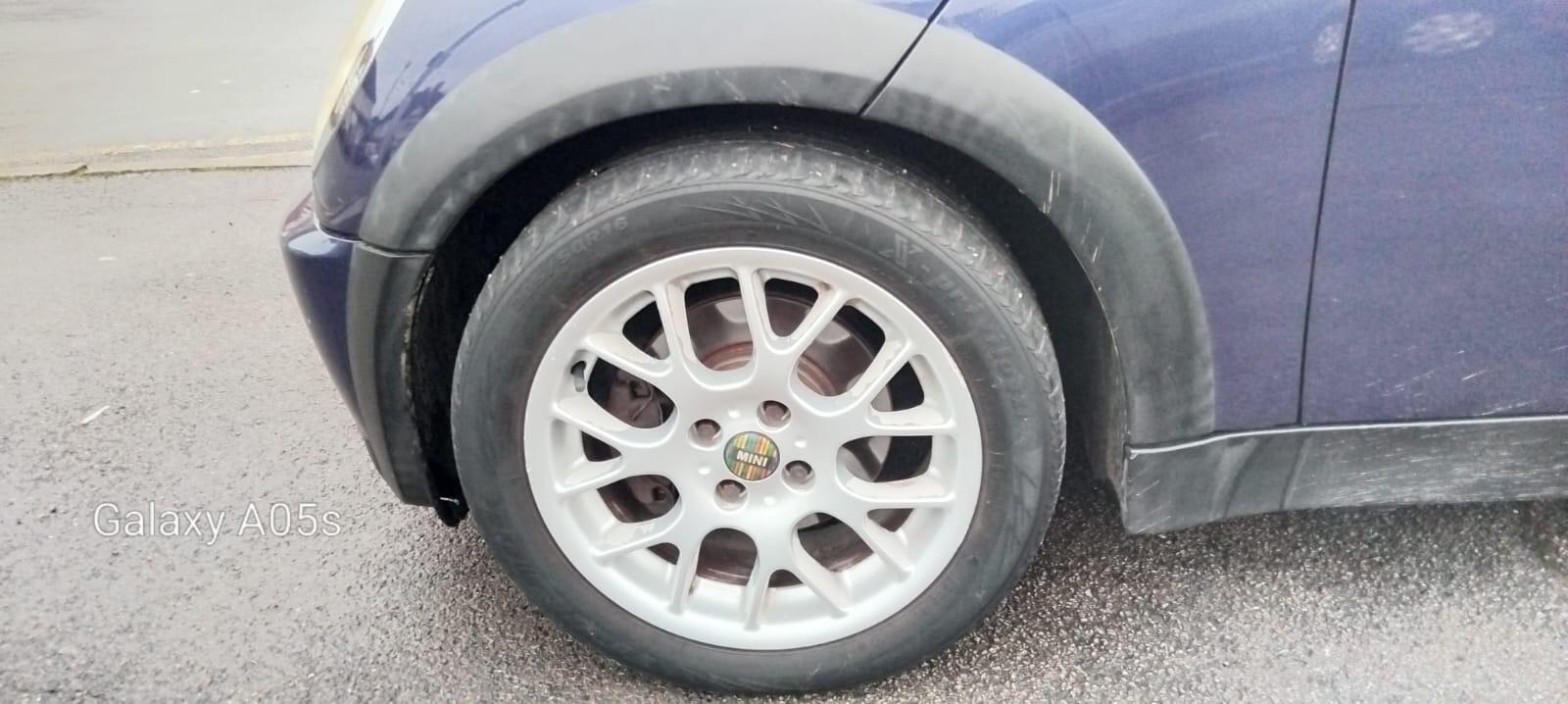 2005 MINI Hatch image 37