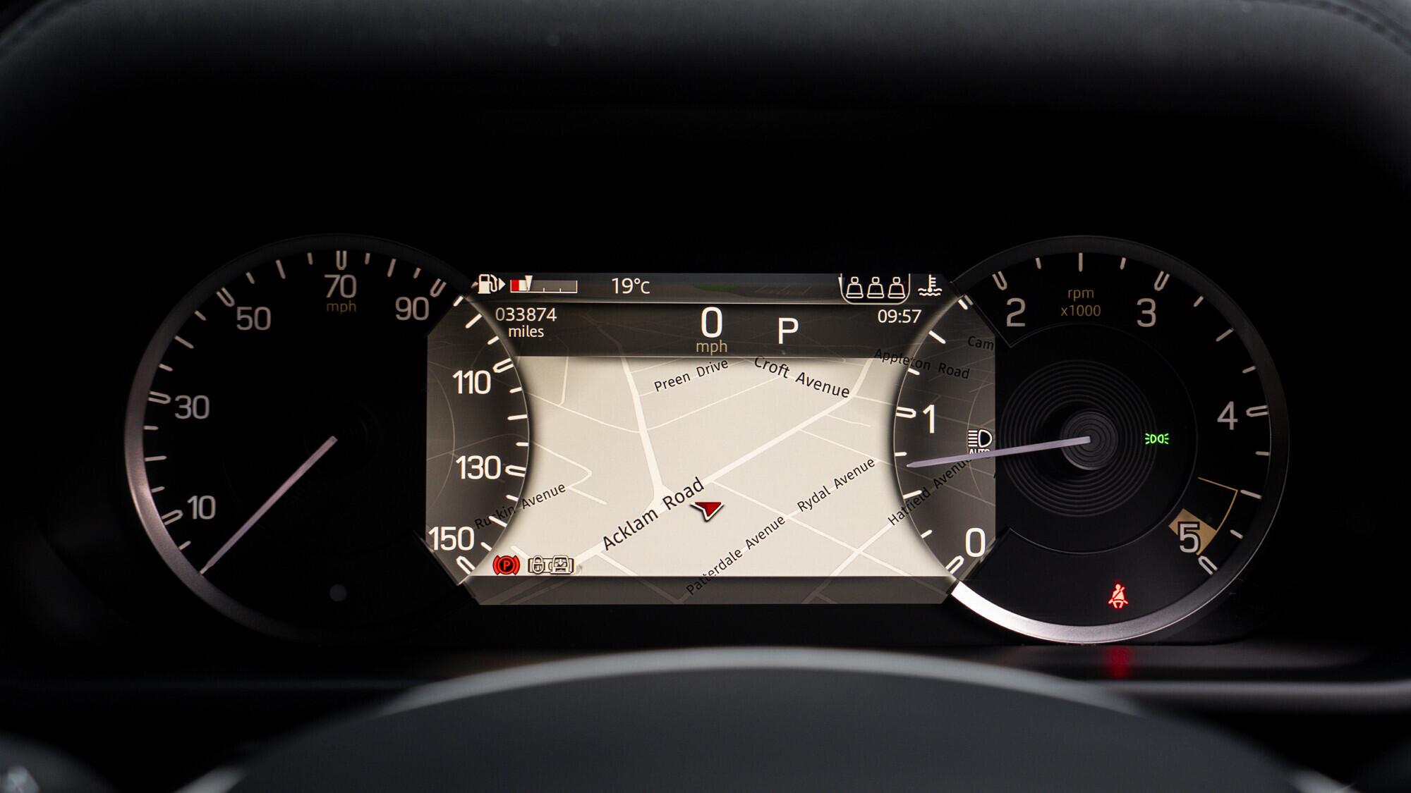 Land Rover Defender view 35