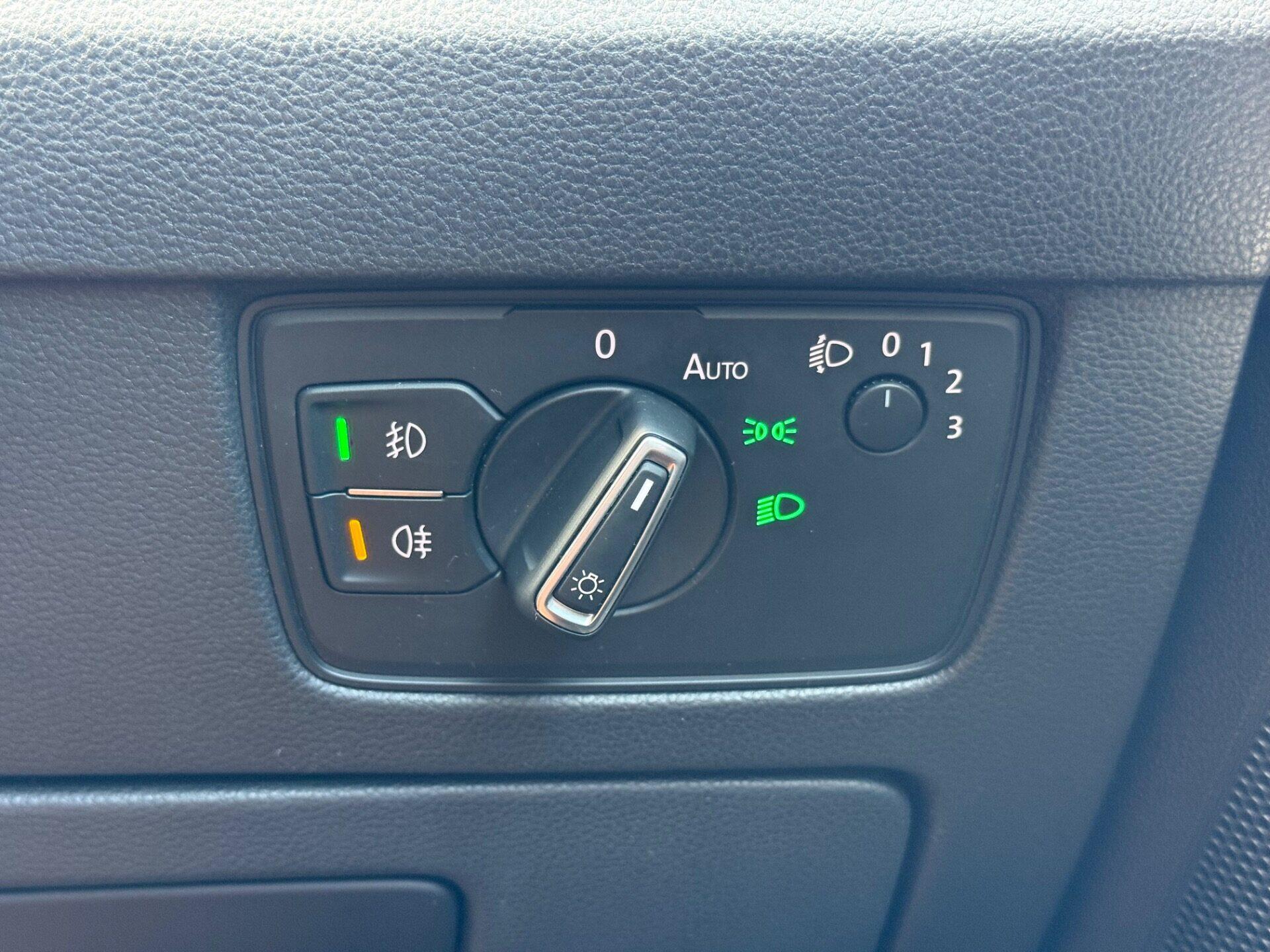 Volkswagen Passat view 42