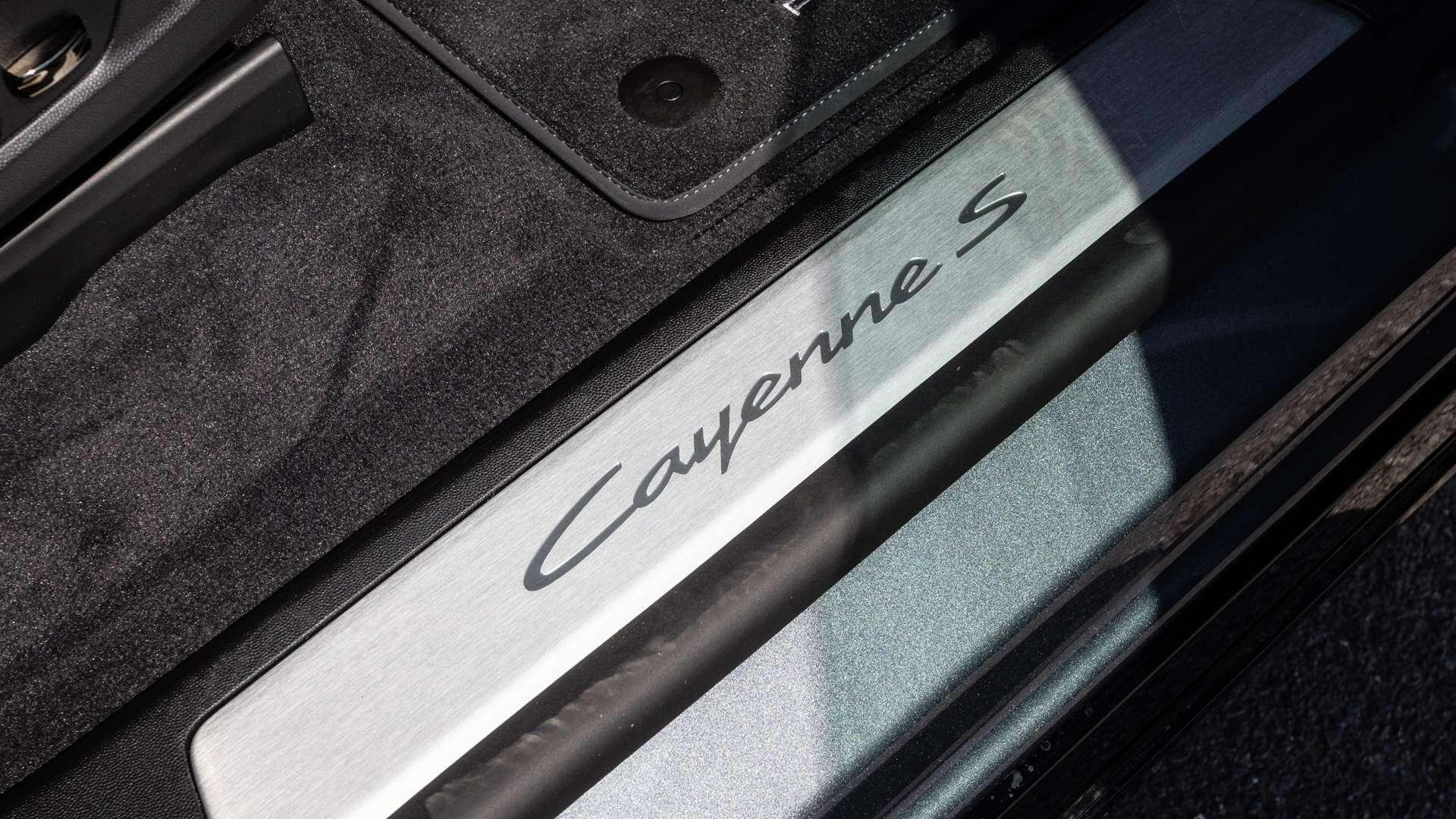 Porsche Cayenne view 38