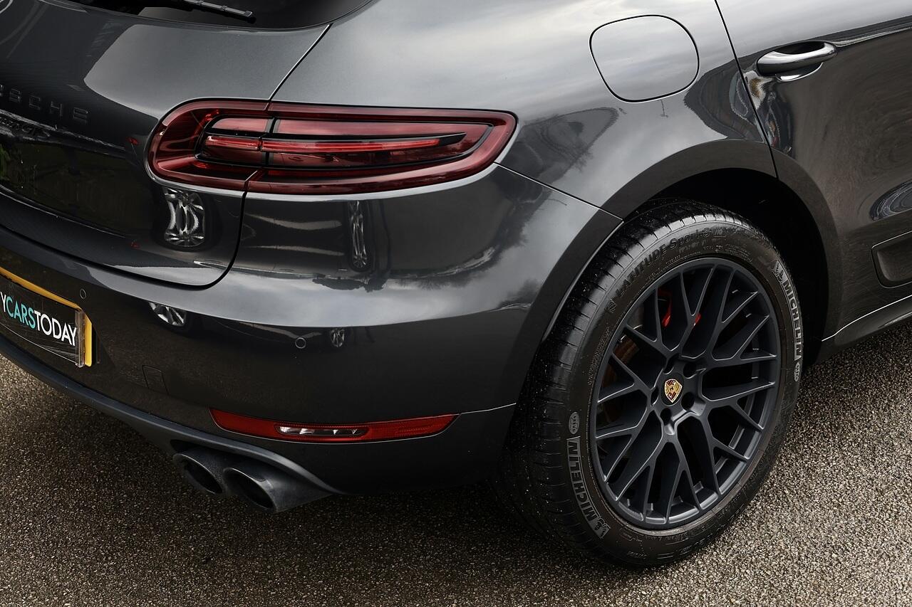 Porsche Macan view 17