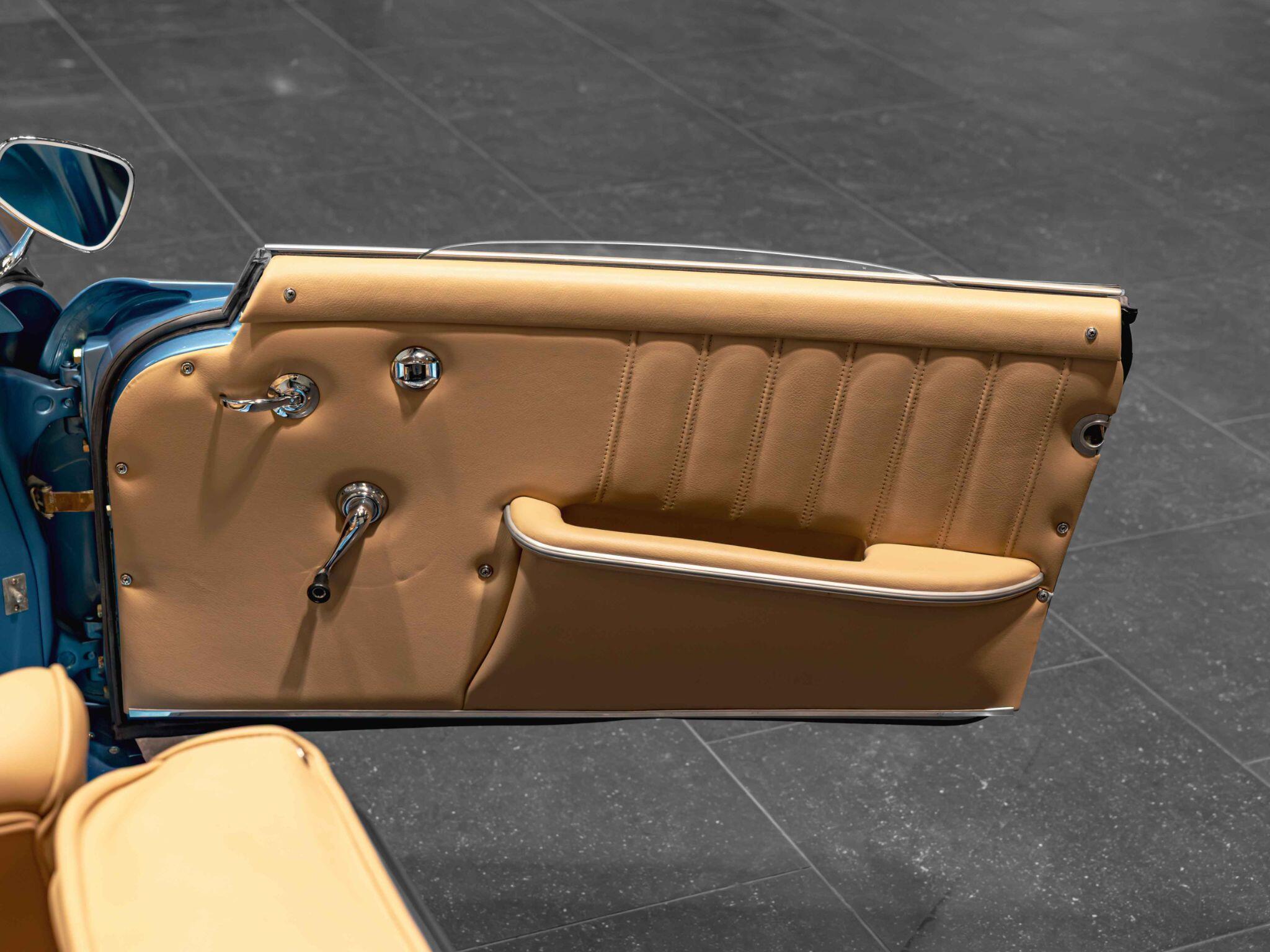 Mercedes-Benz 190 SL view 32