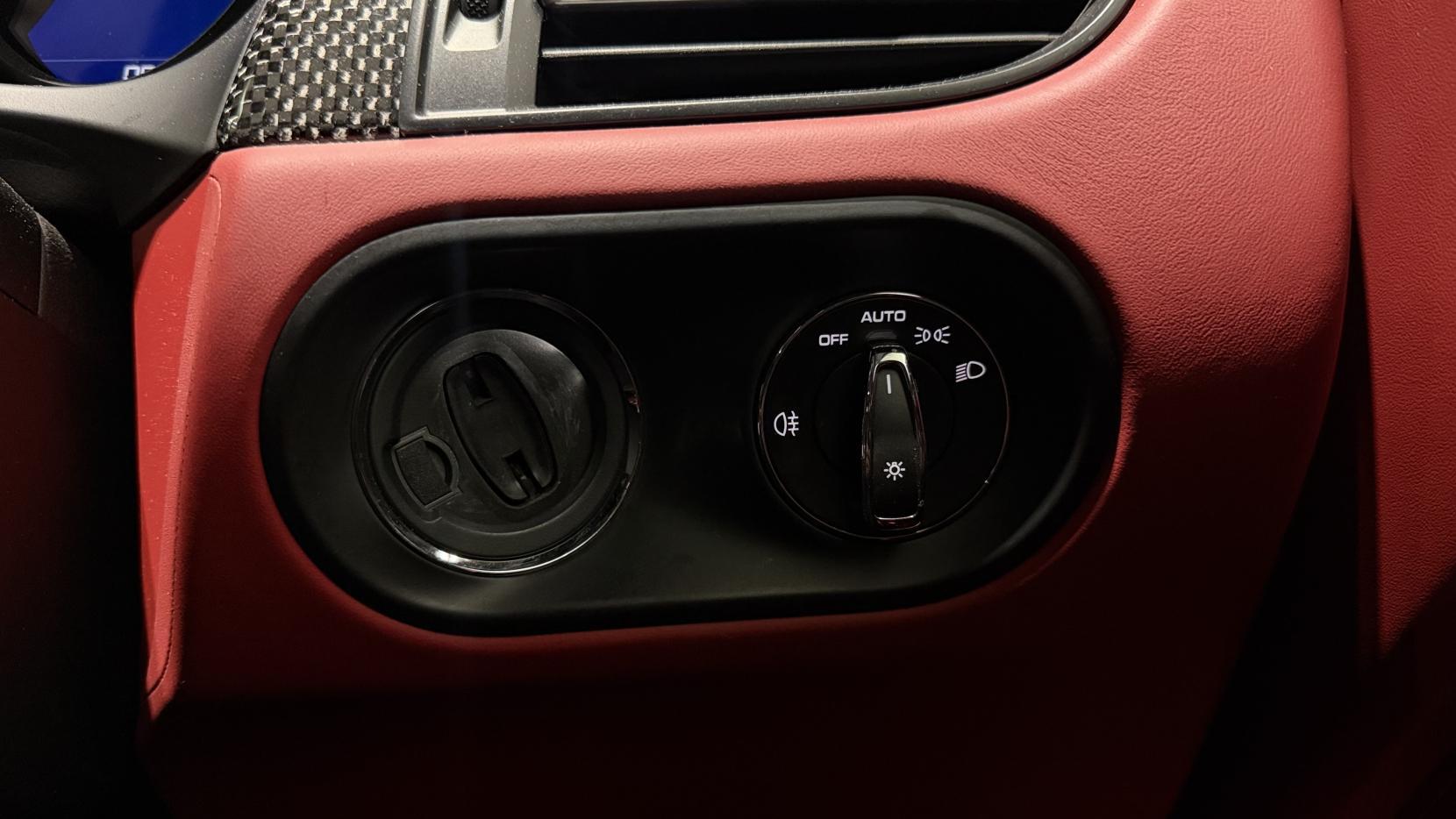 Porsche Macan view 23