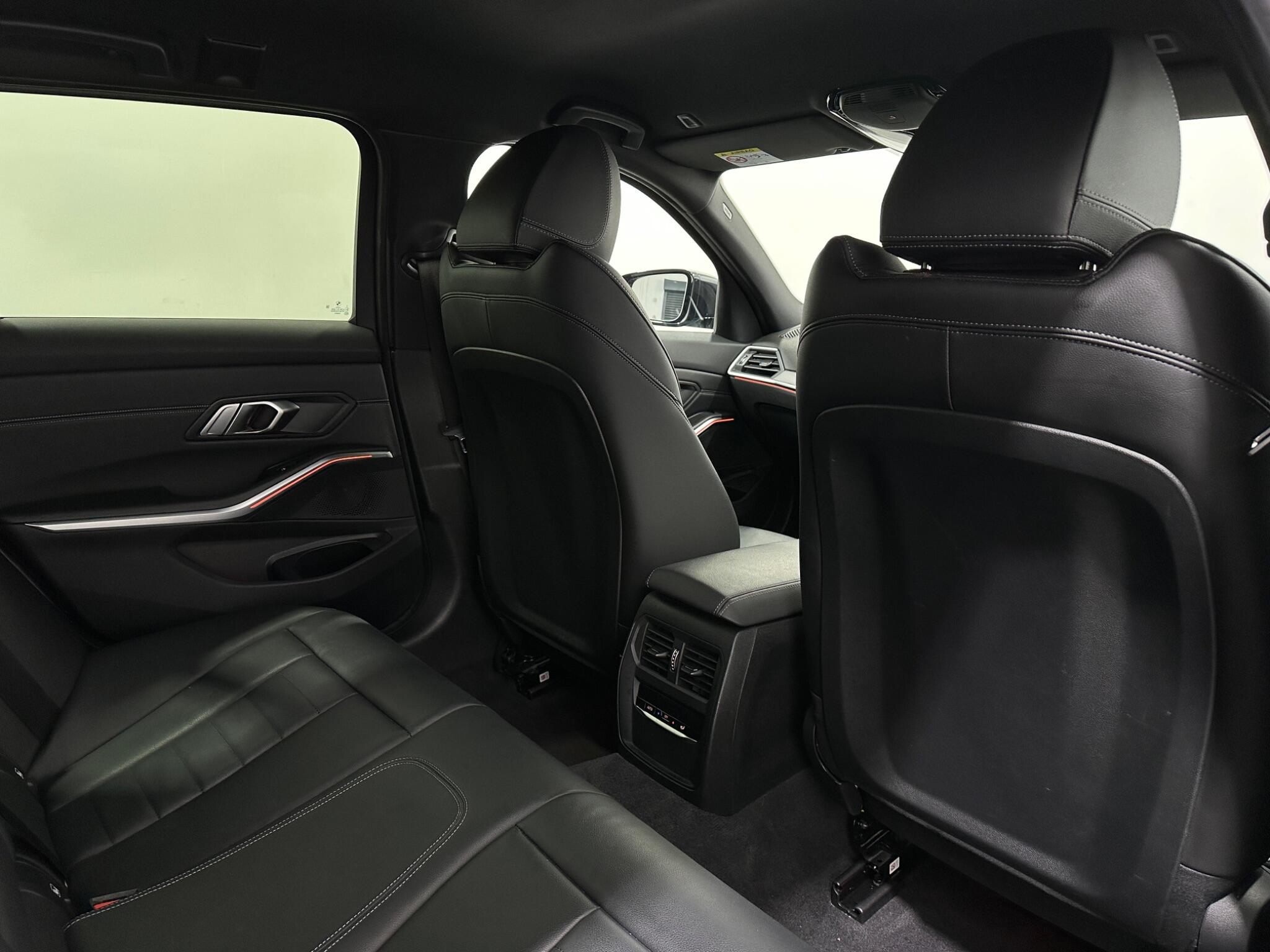 BMW 3 Series view 42