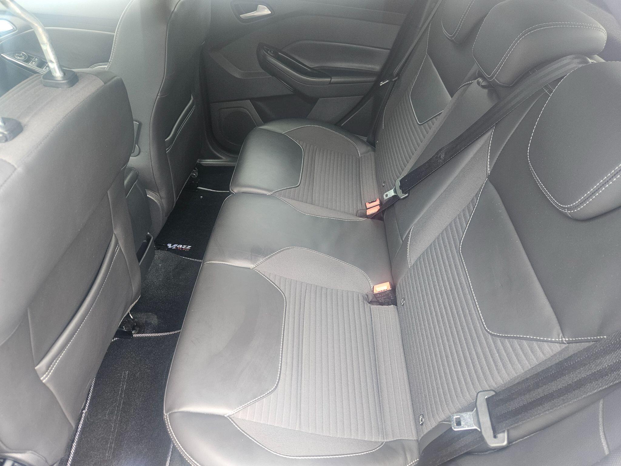 2017 Ford Focus image 43