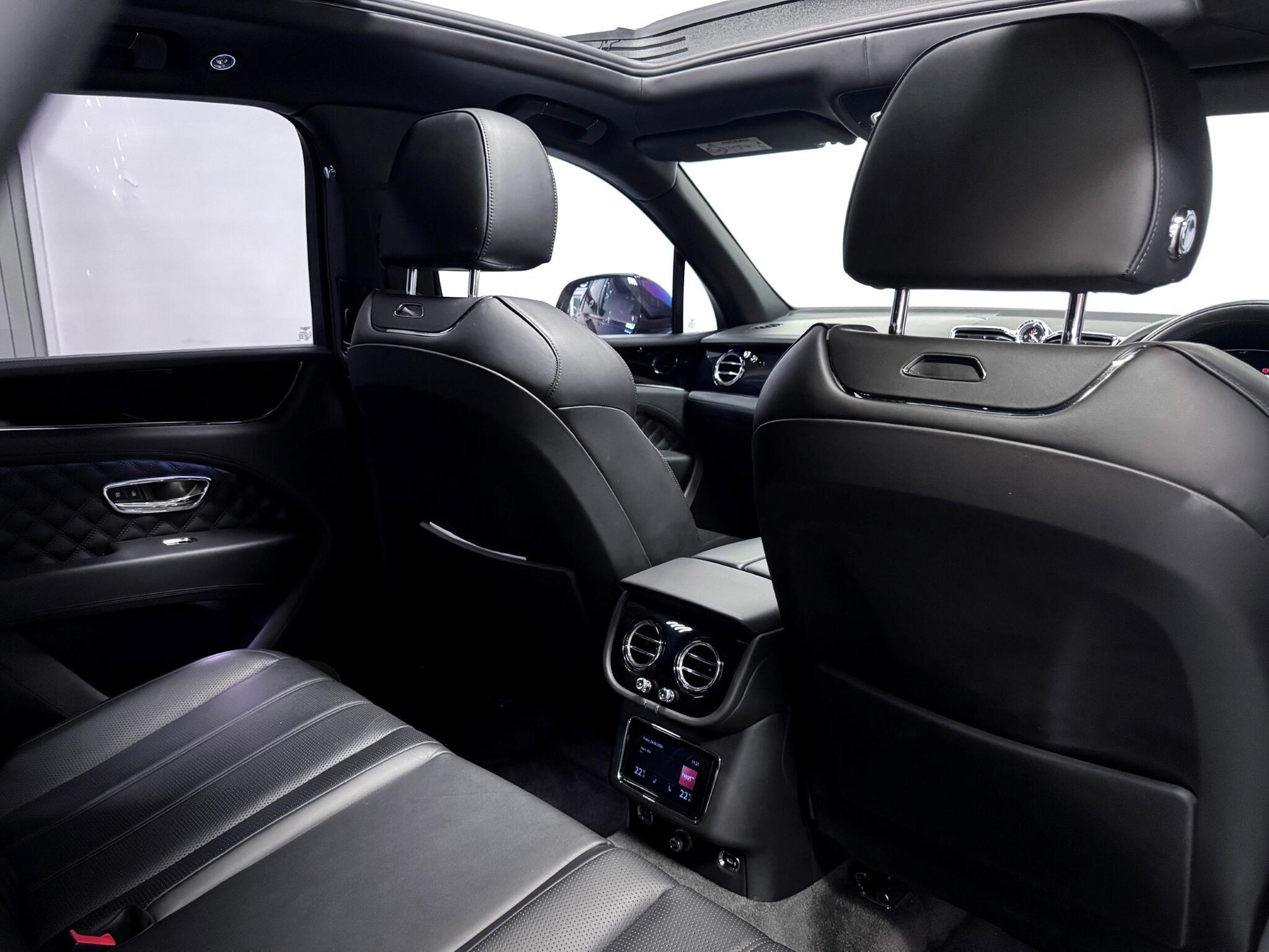 Bentley Bentayga view 27