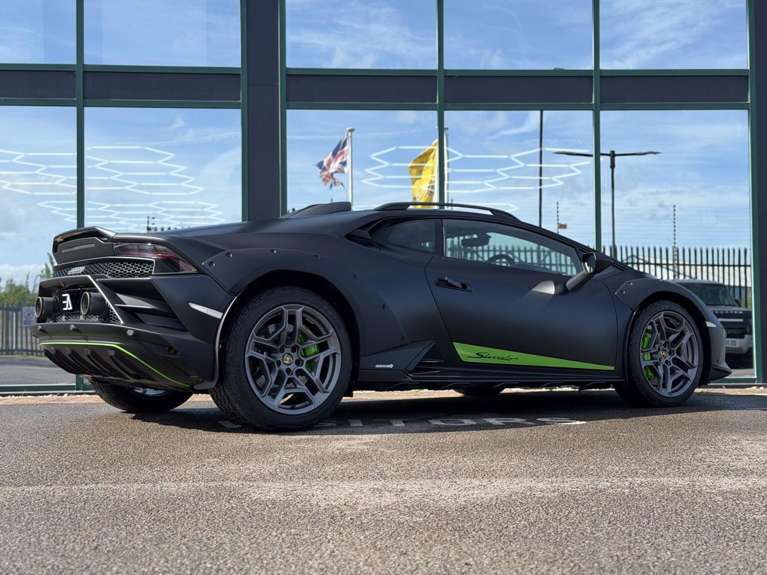 Lamborghini Huracan view 37
