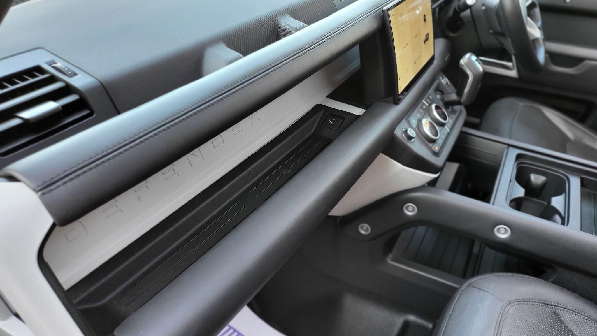 Land Rover Defender view 37