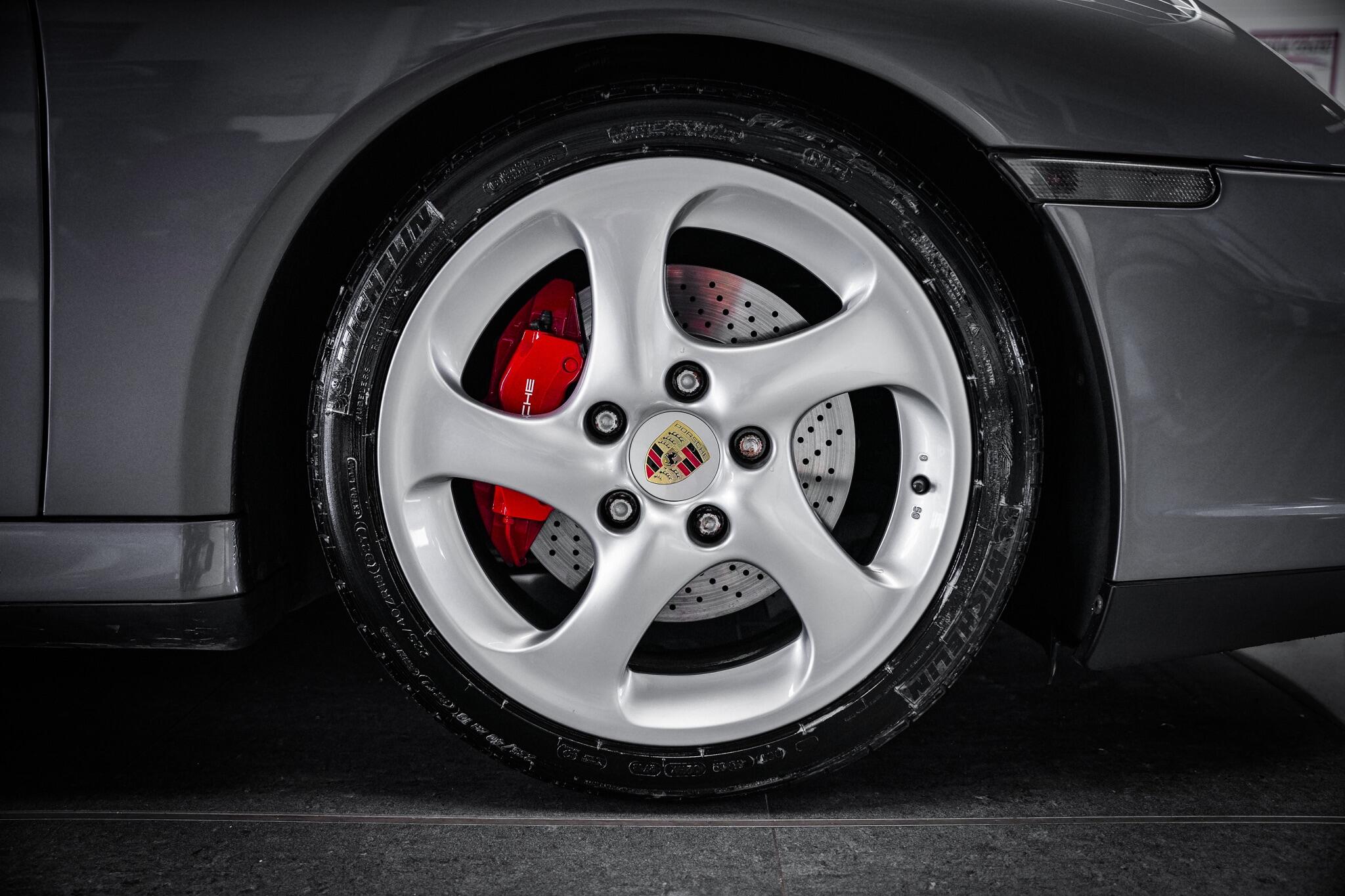 Porsche 911 view 26