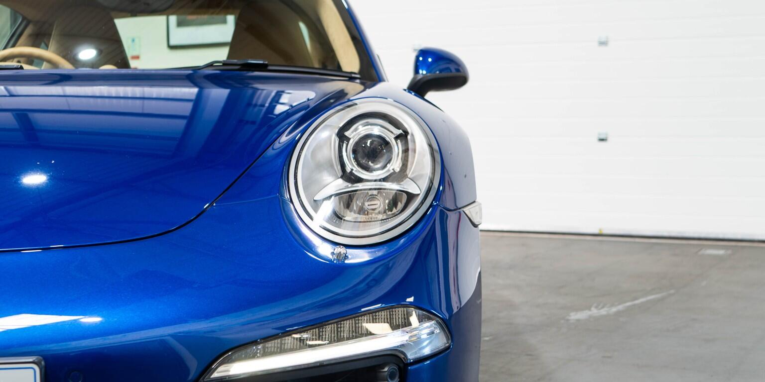 Porsche 911 view 40