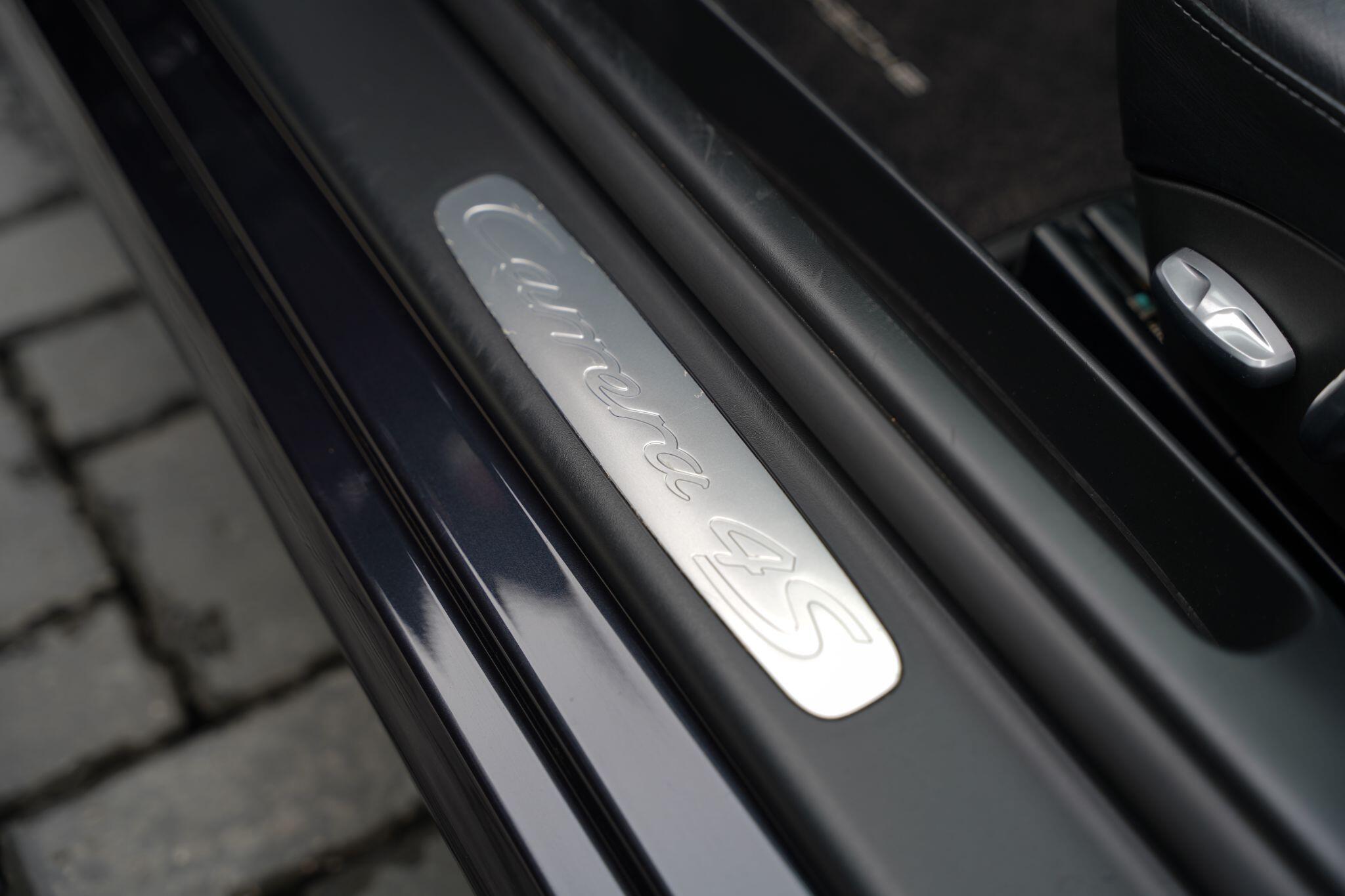 Porsche 911 view 81