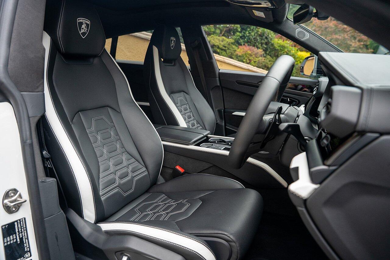 Lamborghini Urus view 46