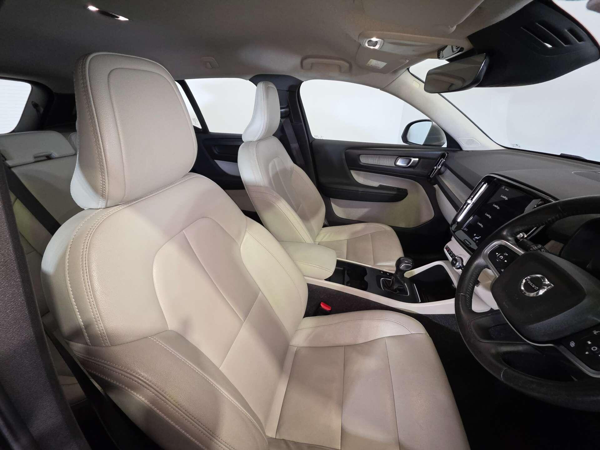 Volvo XC40 view 10