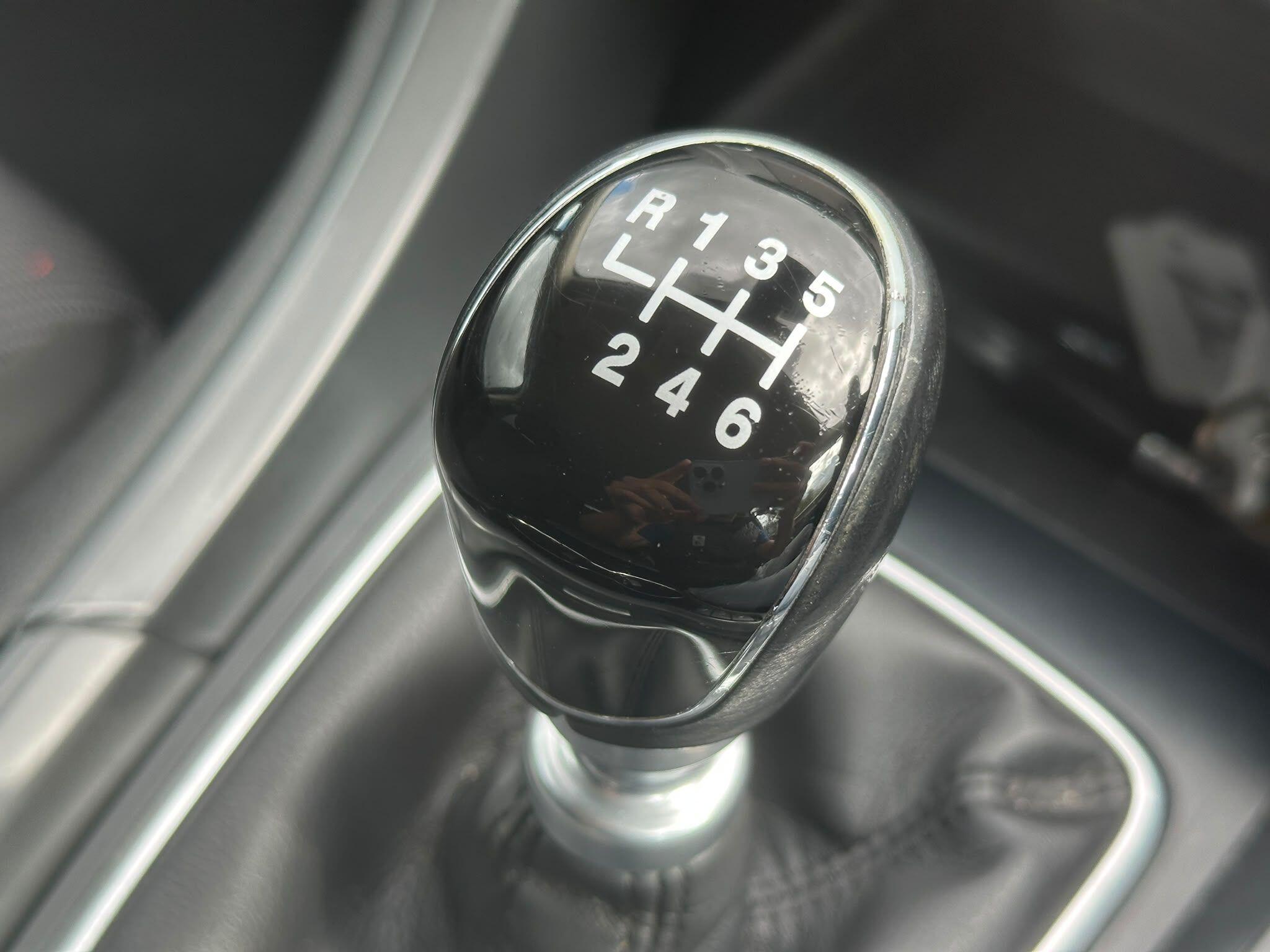 Ford Mondeo view 17