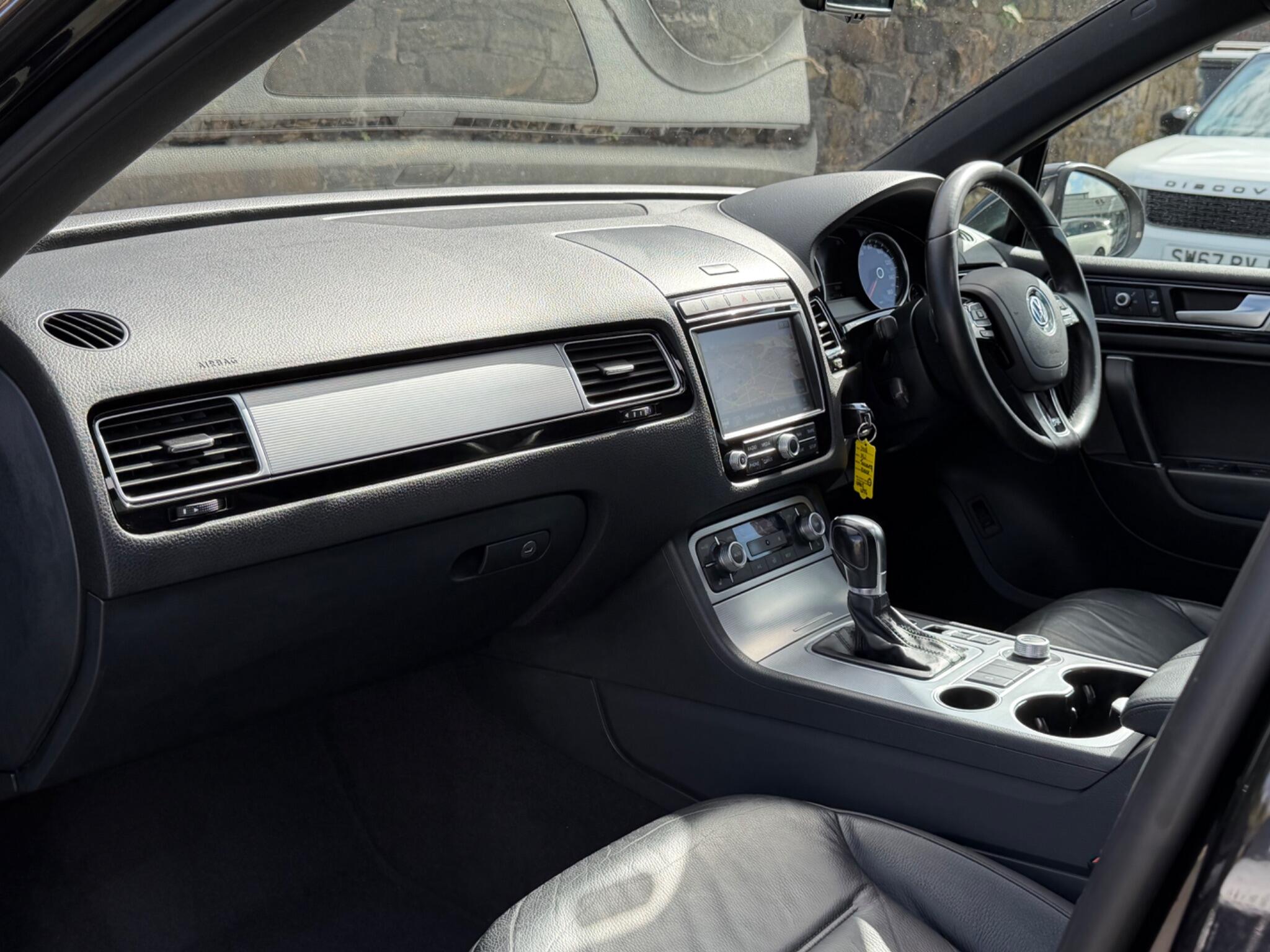 Volkswagen Touareg view 15