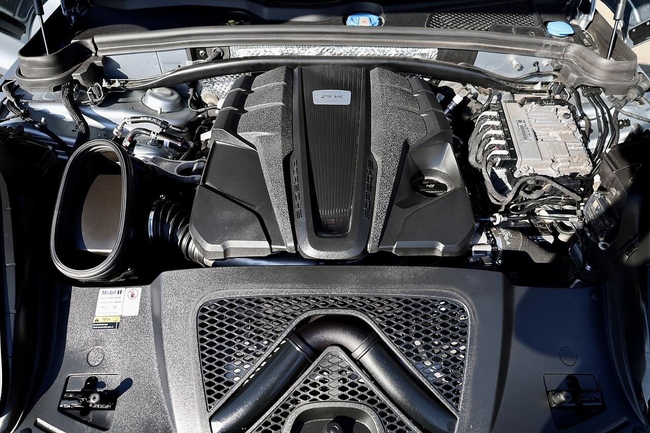Porsche Macan view 26