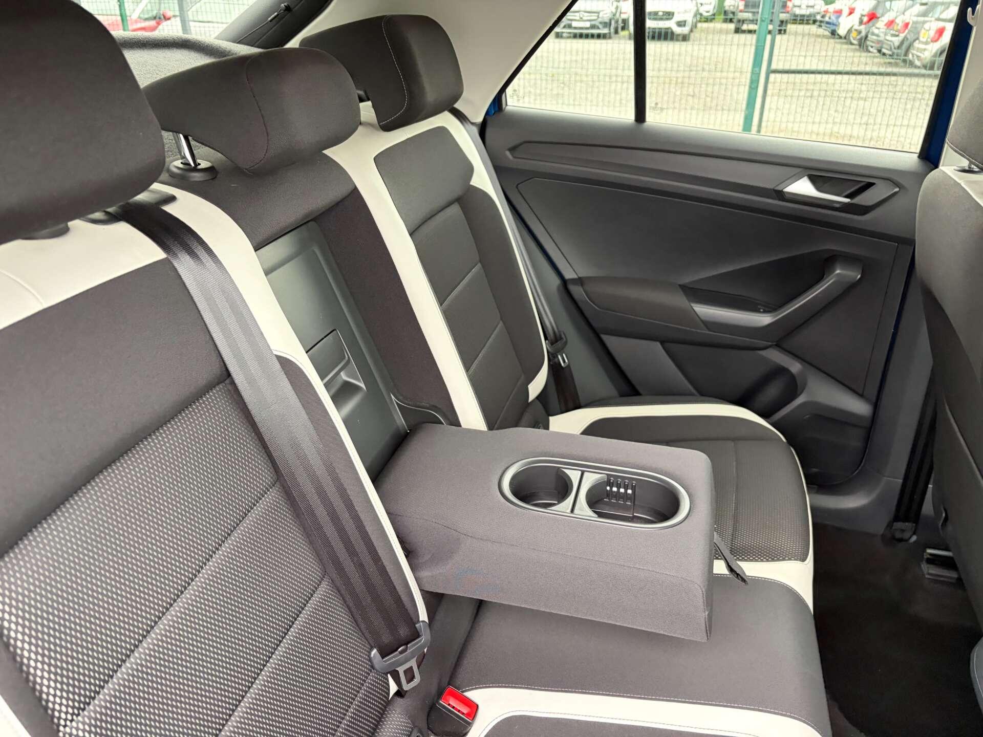 Volkswagen T-Roc view 32