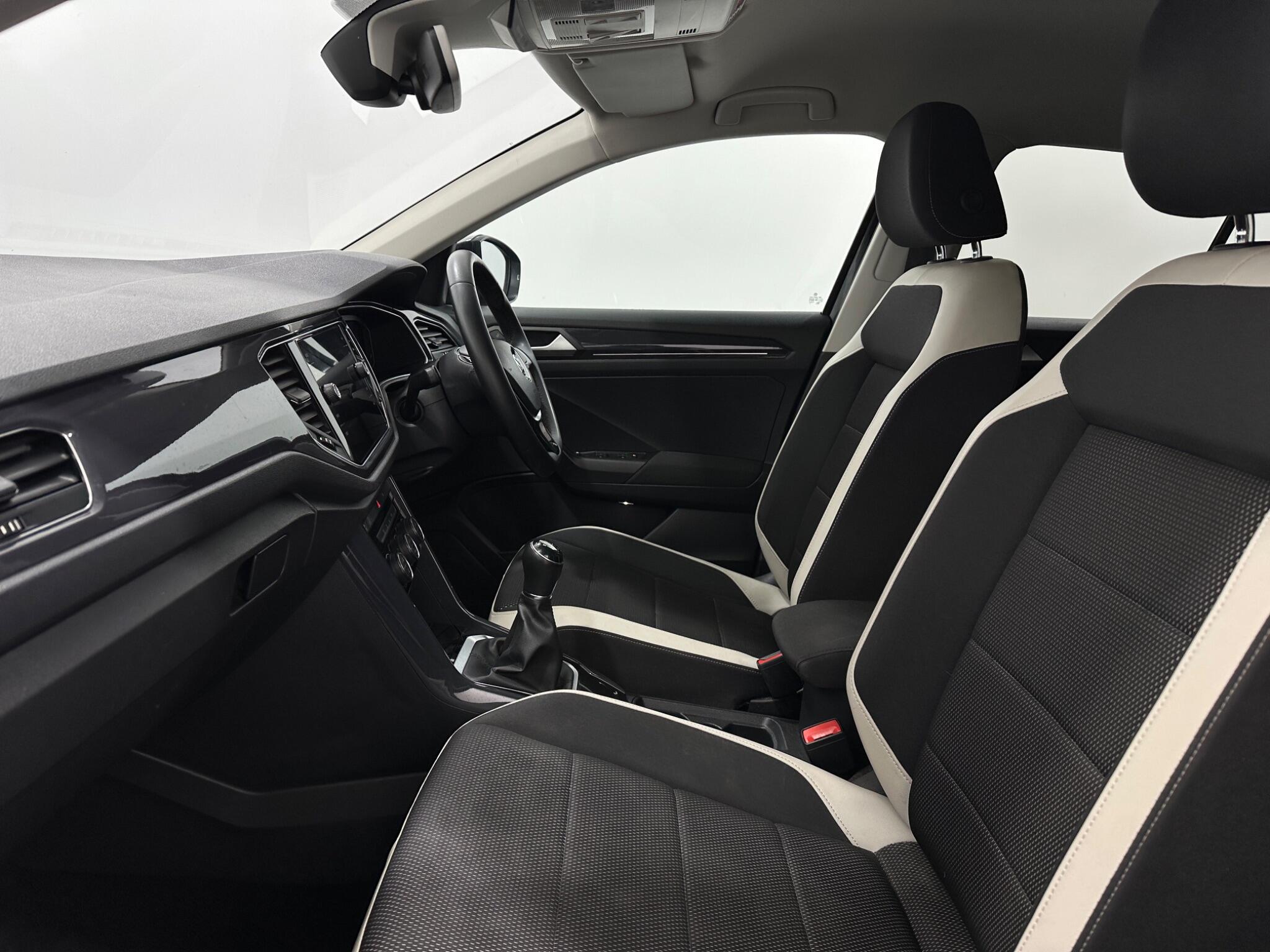 Volkswagen T-Roc view 34