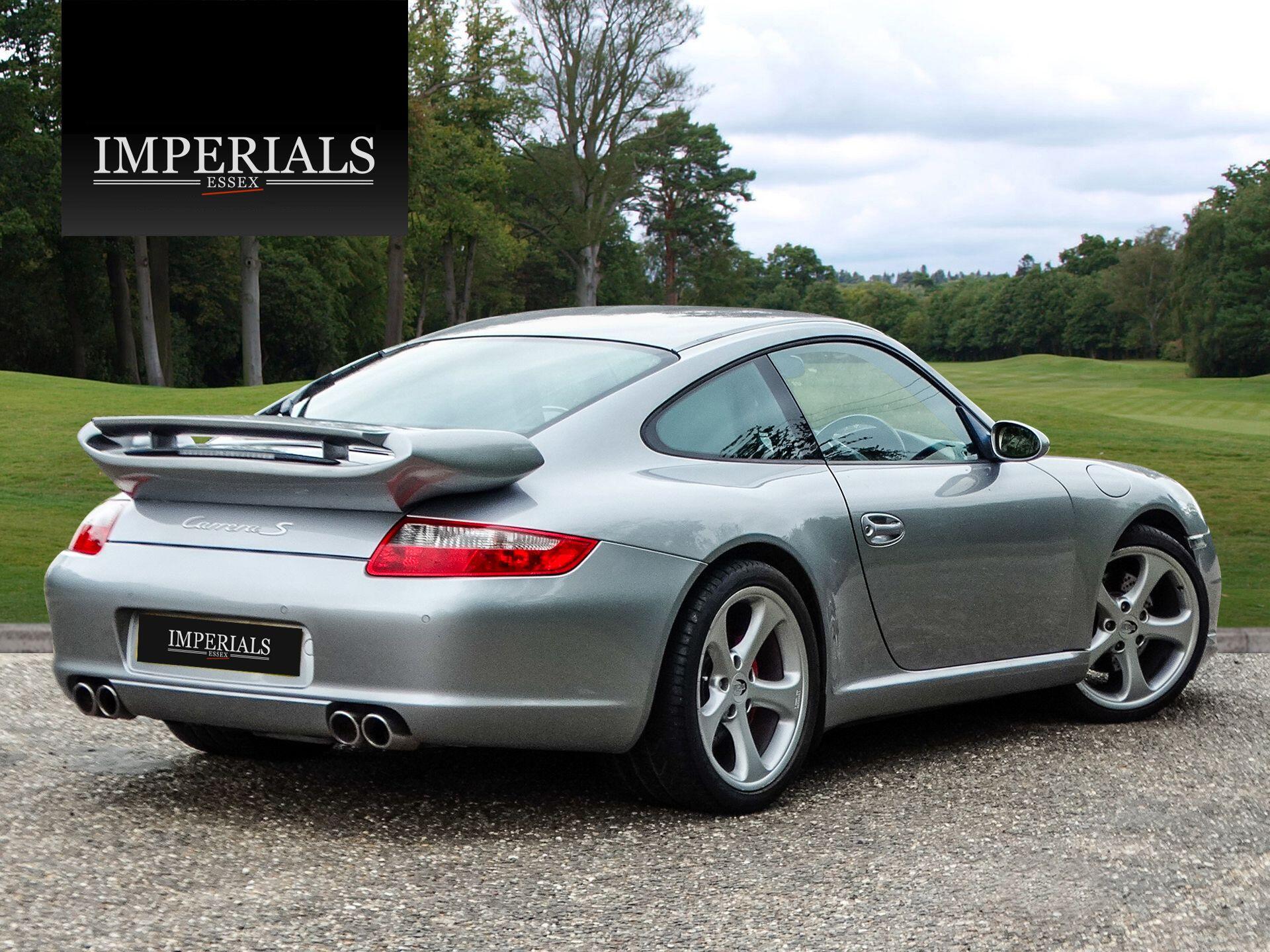 Porsche 911 view 4