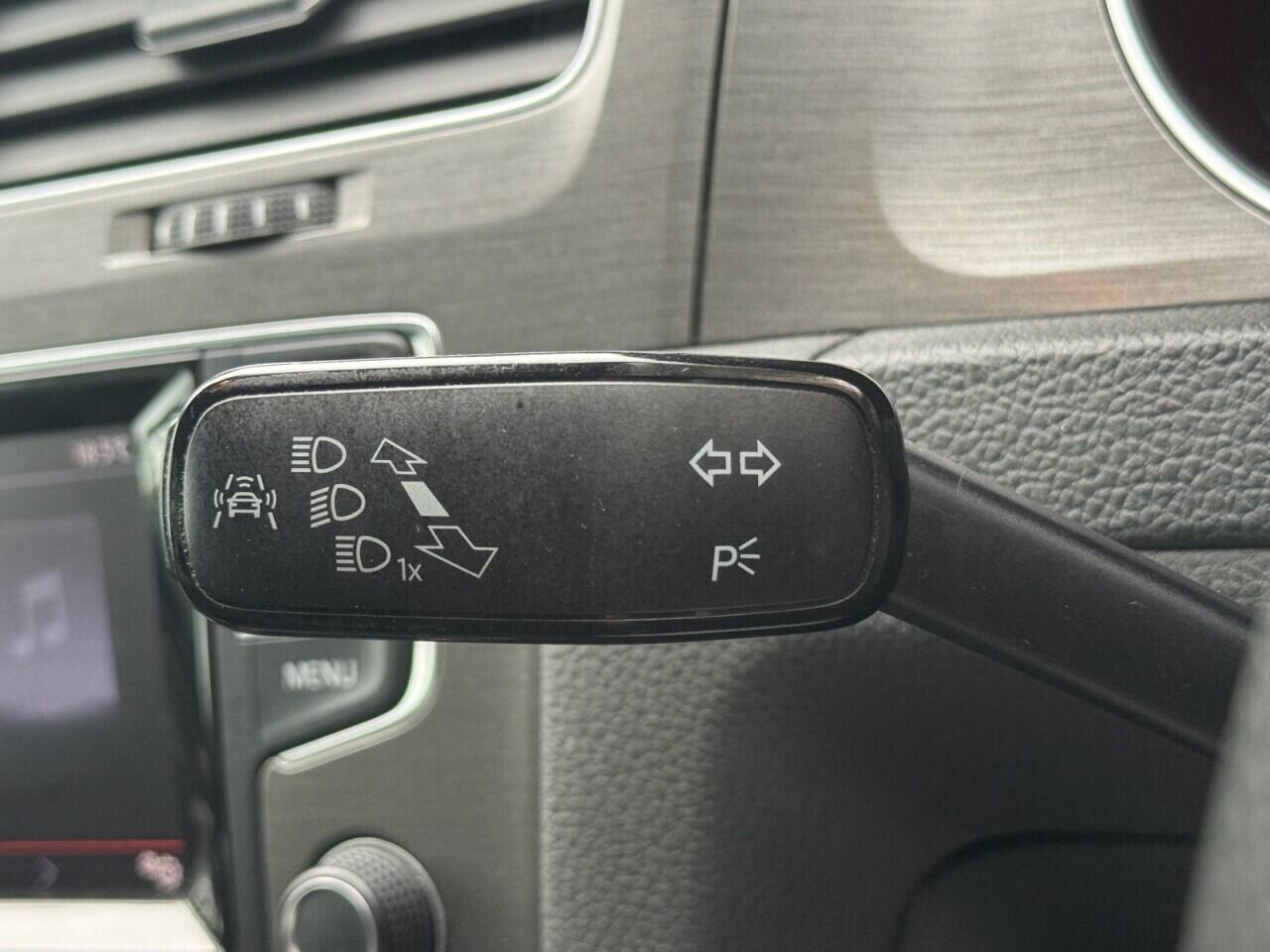 Volkswagen Golf view 21