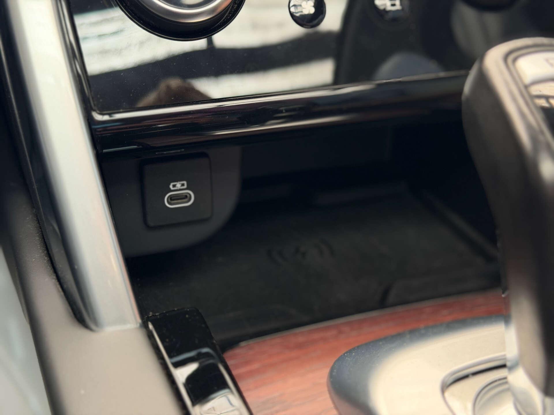 Land Rover Discovery Sport view 52