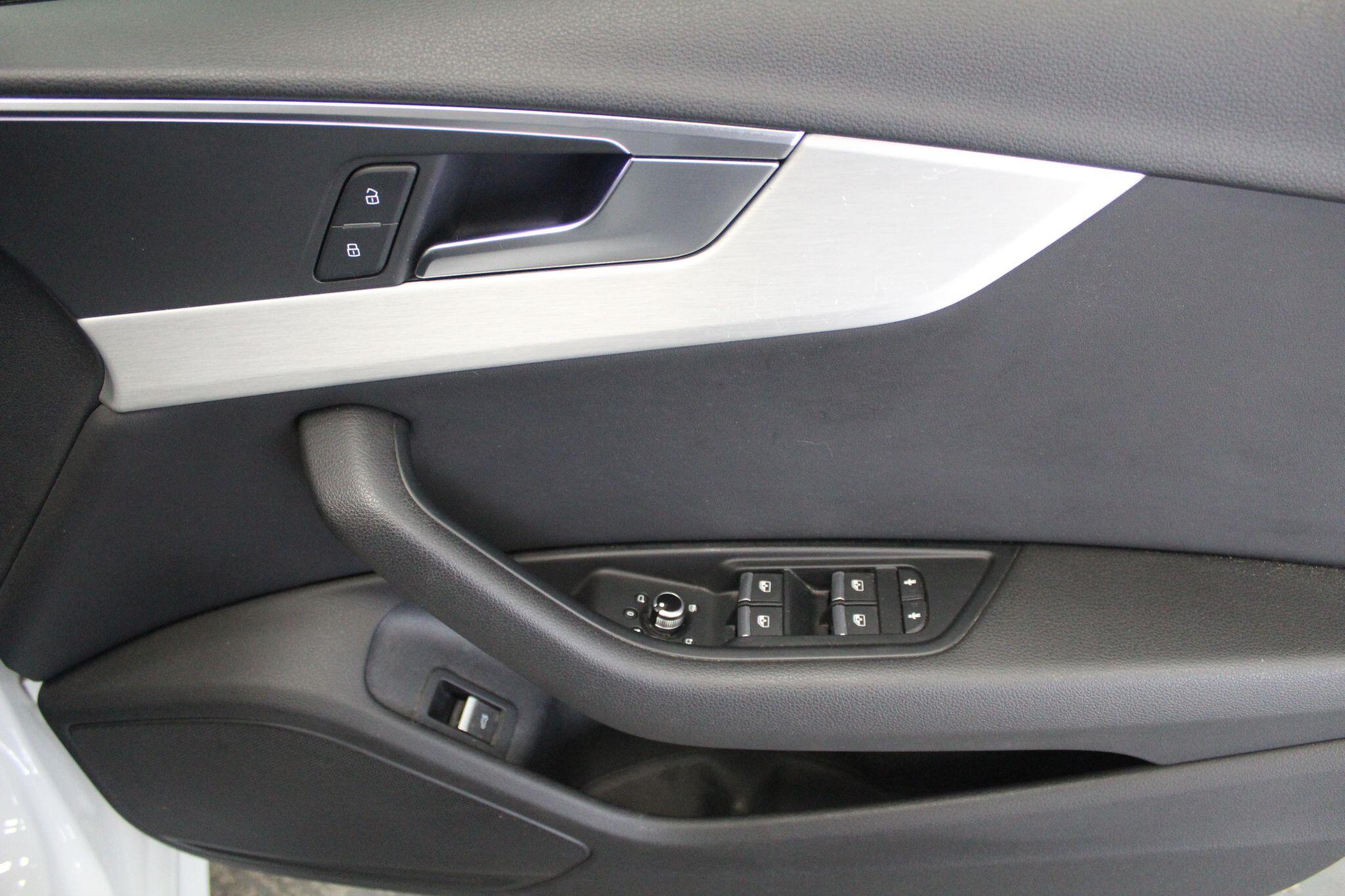 Audi A4 view 49