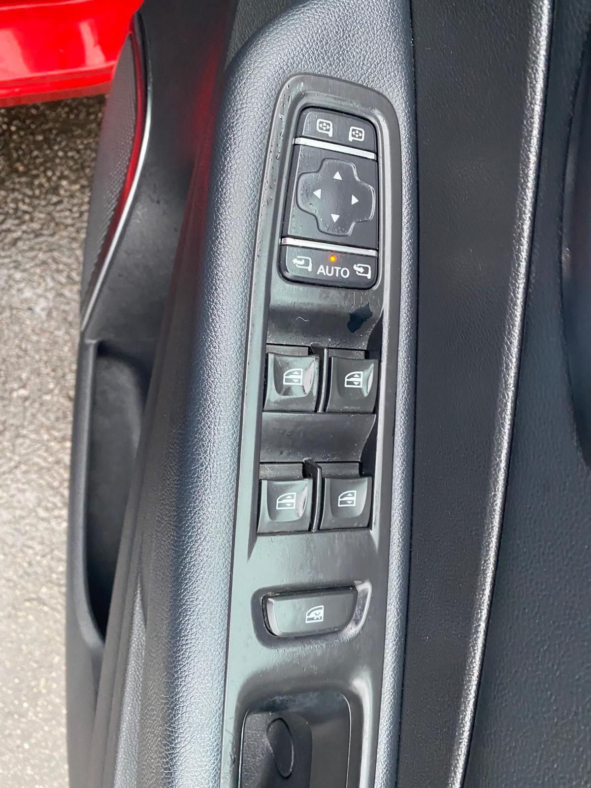 2017 Renault Captur 0.9 TCe ENERGY Dynamique S Nav Euro 6 (s/s) 5dr • 62,891 miles image 11