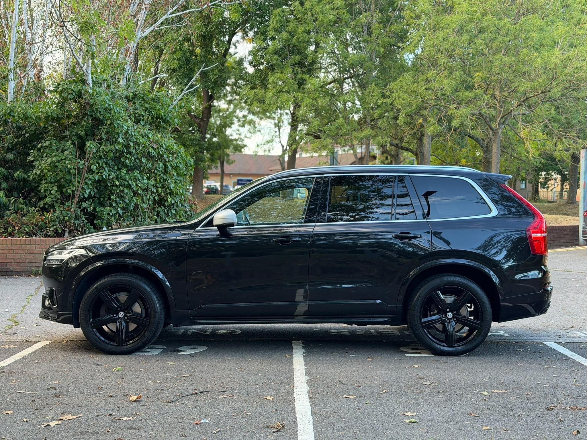 Volvo XC90 view 6