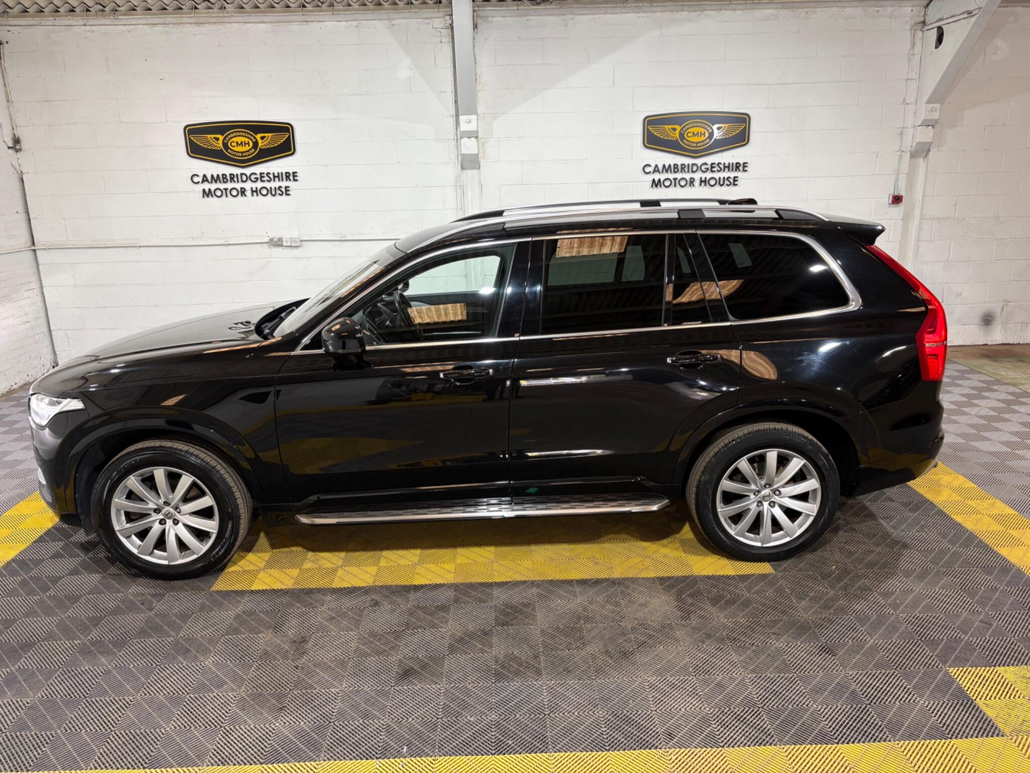Volvo XC90 view 9