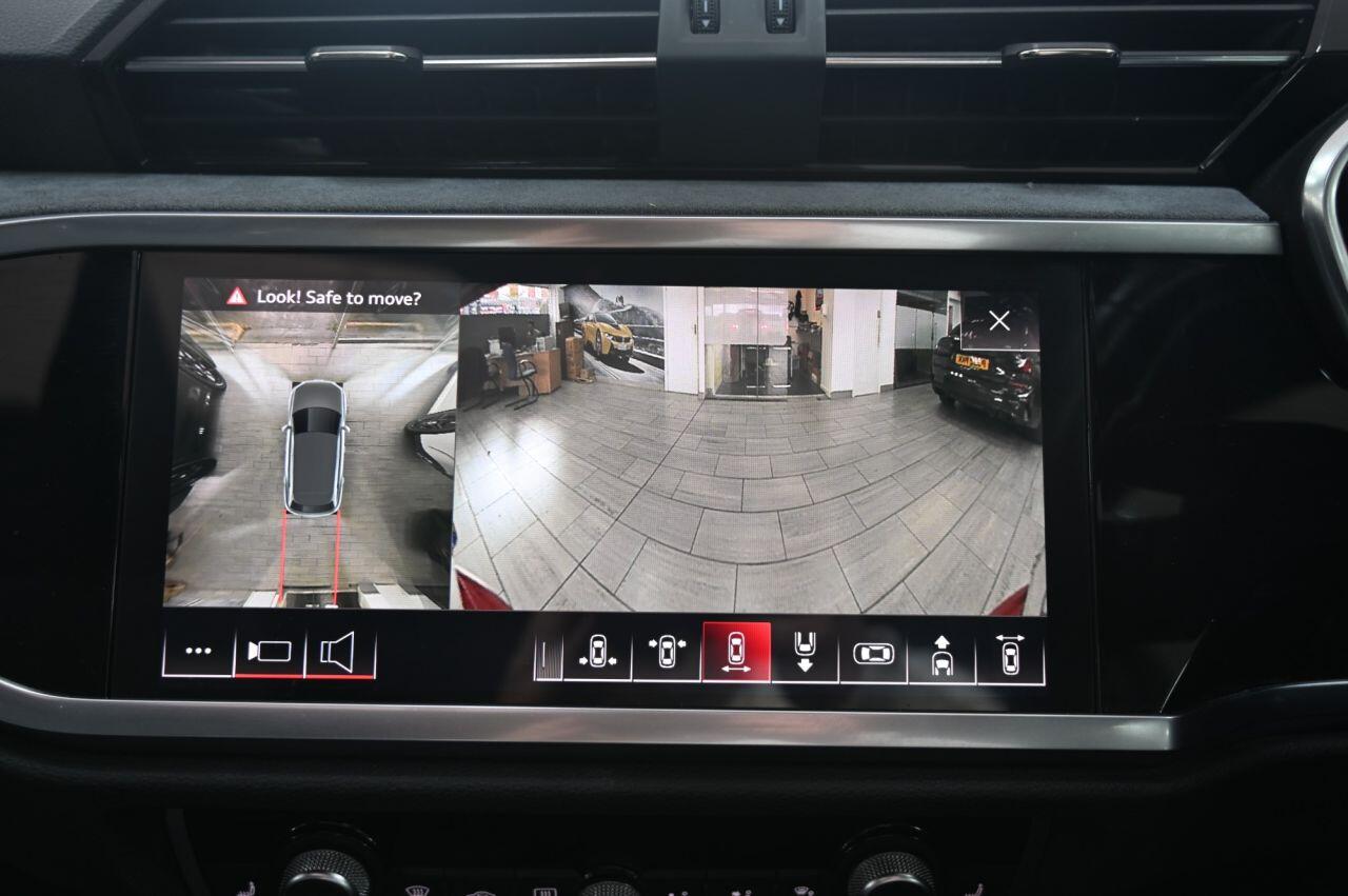 Audi Q3 view 26