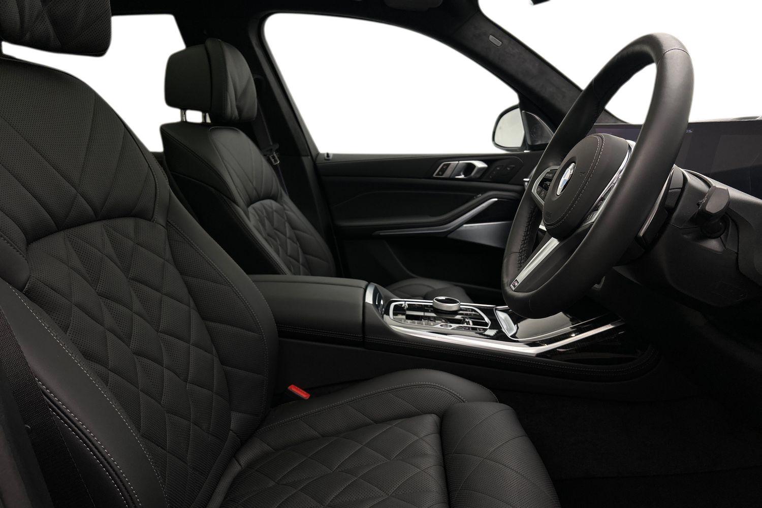 BMW X7 view 12
