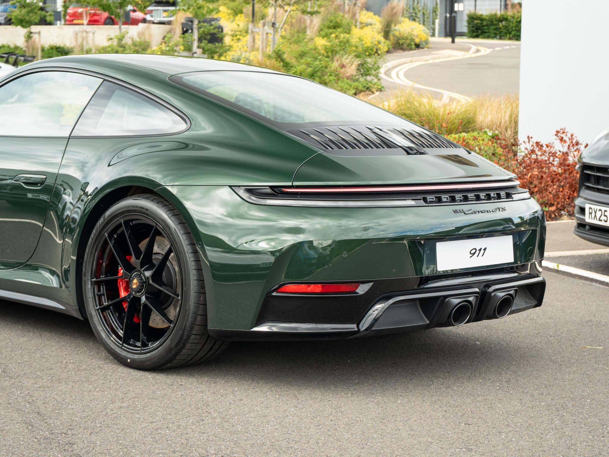 Porsche 911 view 17