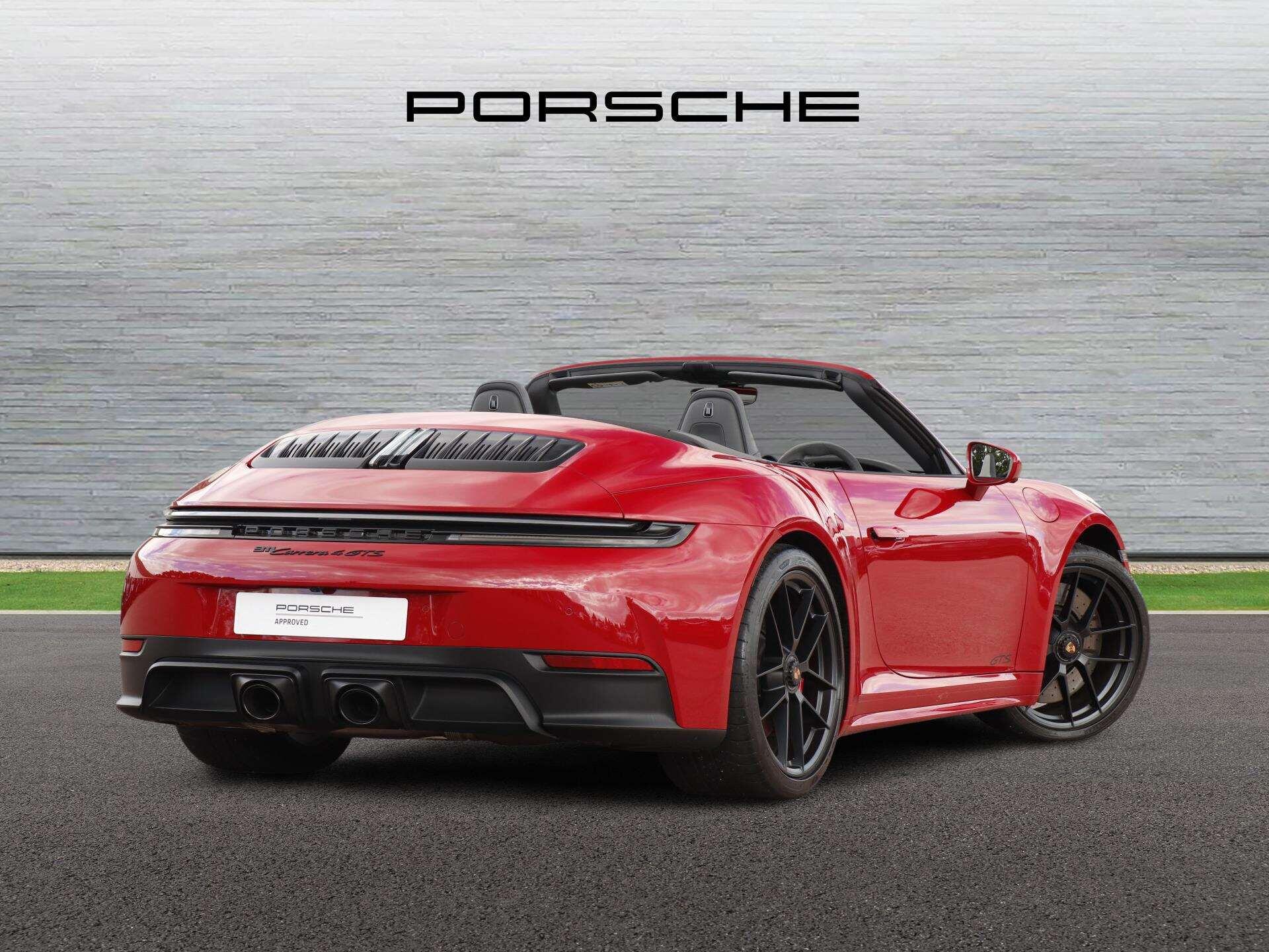 Porsche 911 view 3