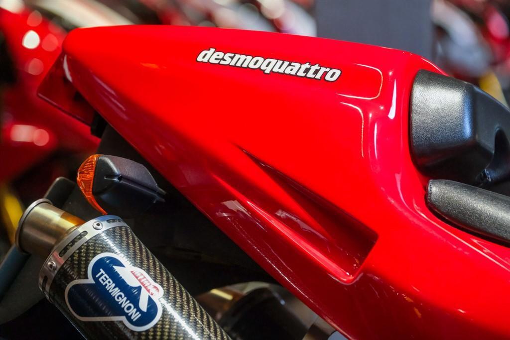 Ducati 888 view 3
