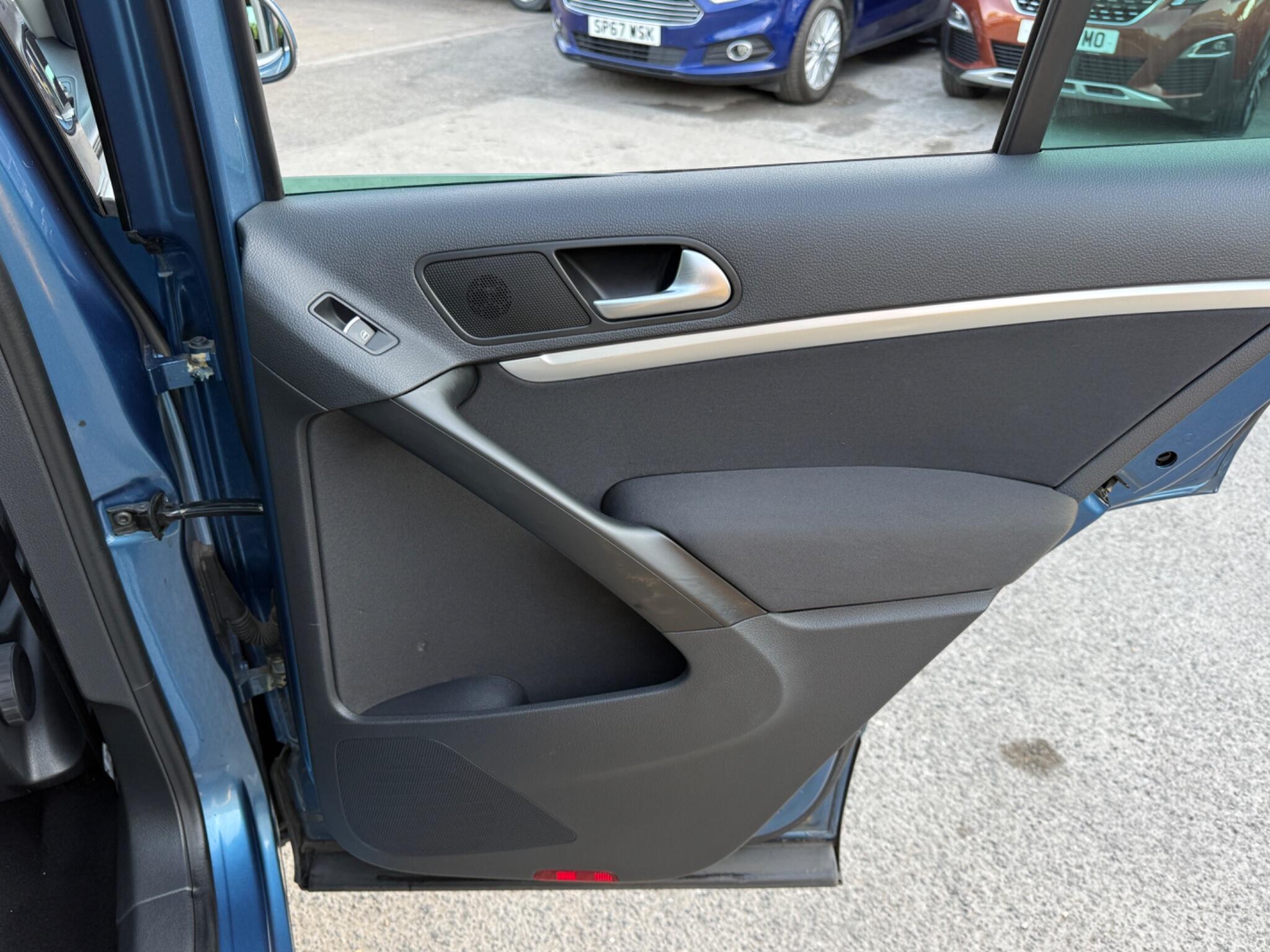 Volkswagen Tiguan - Image 46