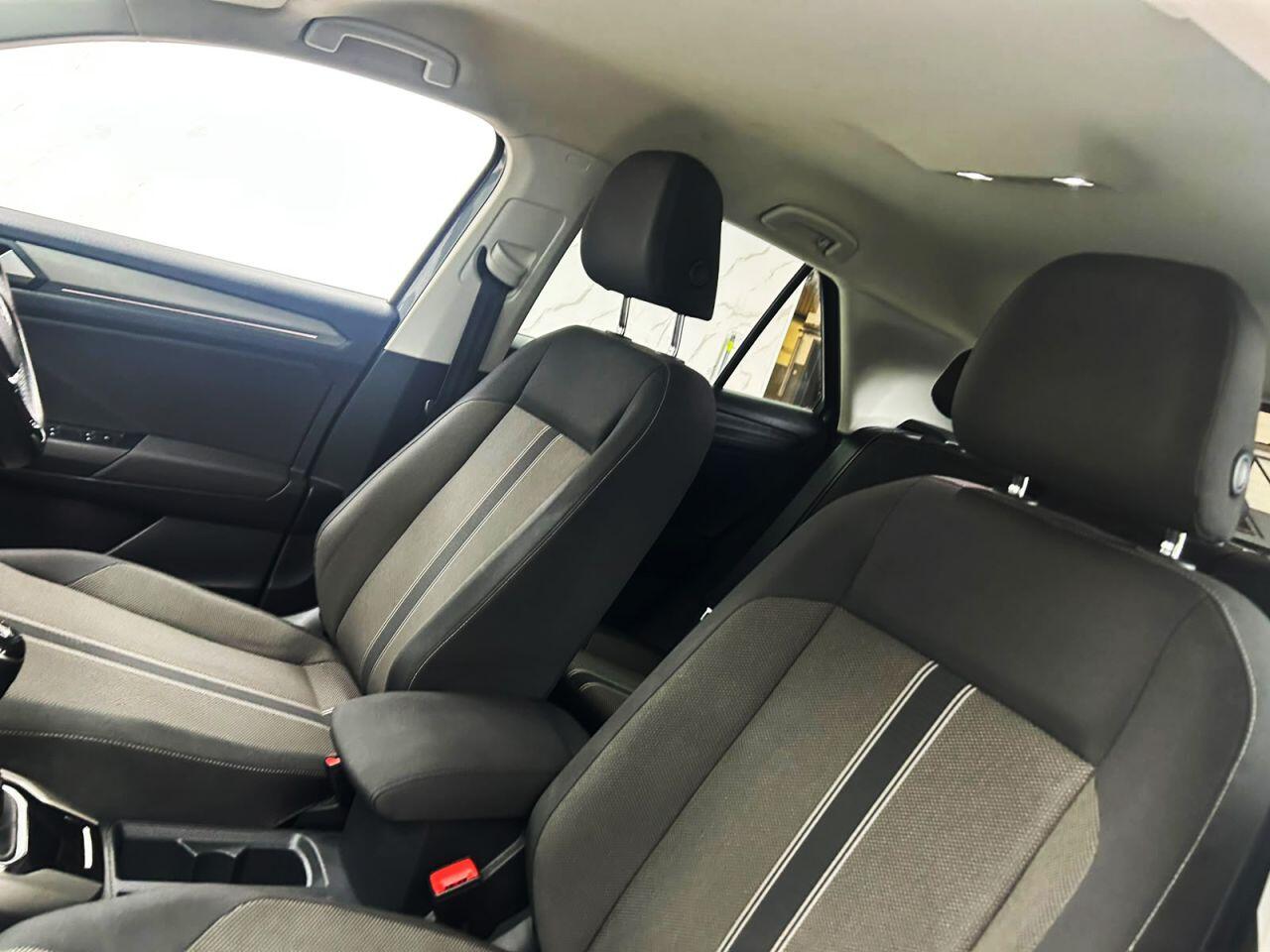 Volkswagen T-Roc view 13